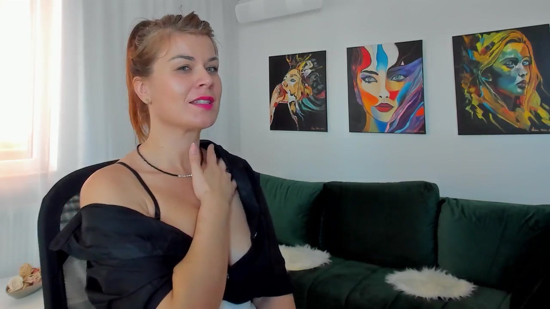 Gallery image thumbnail from SuaveGia's myfreecams stream on, 05/07/2025, 08:10 image 10 of 20