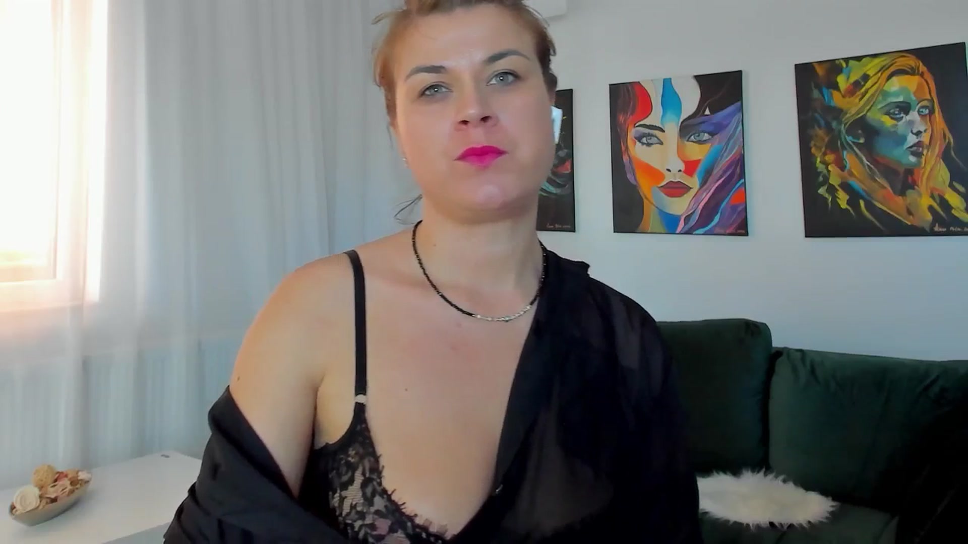 Gallery image thumbnail from SuaveGia's myfreecams stream on, 05/07/2025, 08:10 image 14 of 20