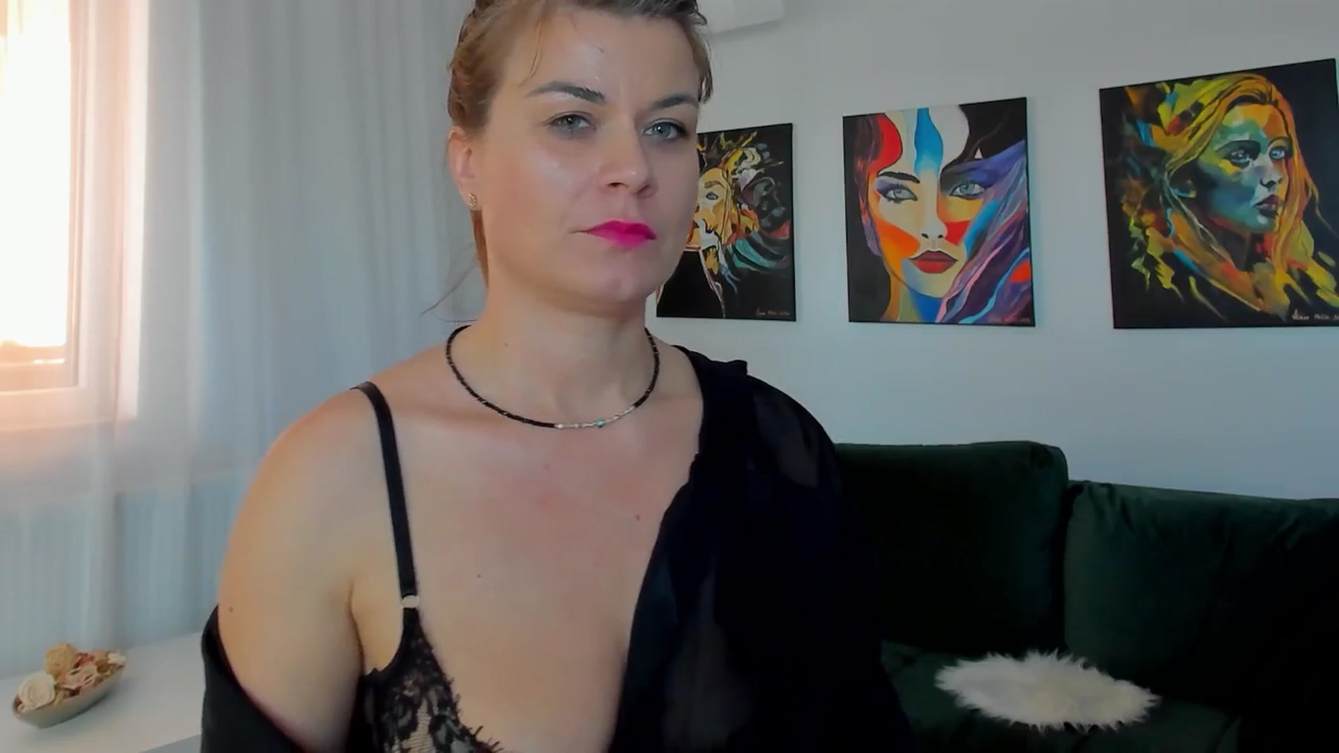 Gallery image thumbnail from SuaveGia's myfreecams stream on, 05/07/2025, 08:10 image 15 of 20
