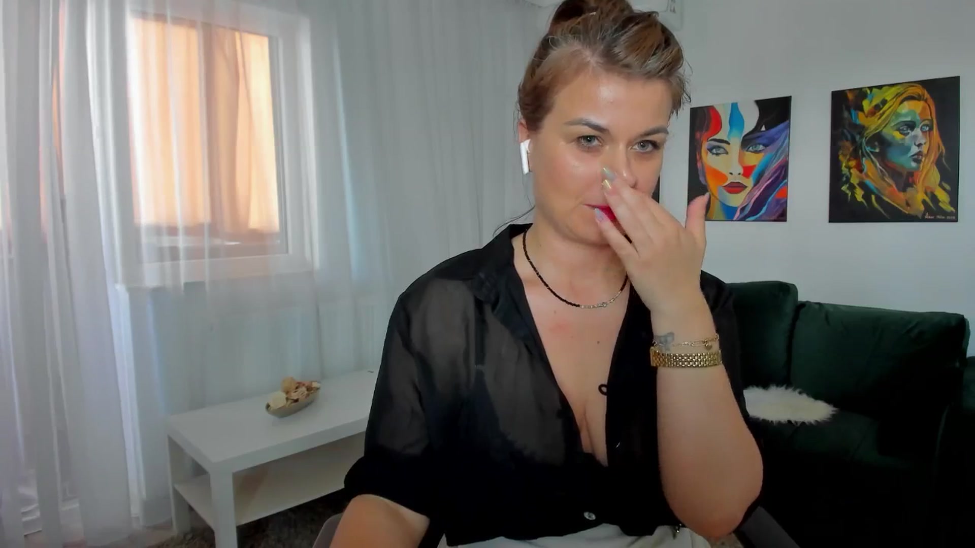 Gallery image thumbnail from SuaveGia's myfreecams stream on, 05/07/2025, 12:43 image 19 of 20
