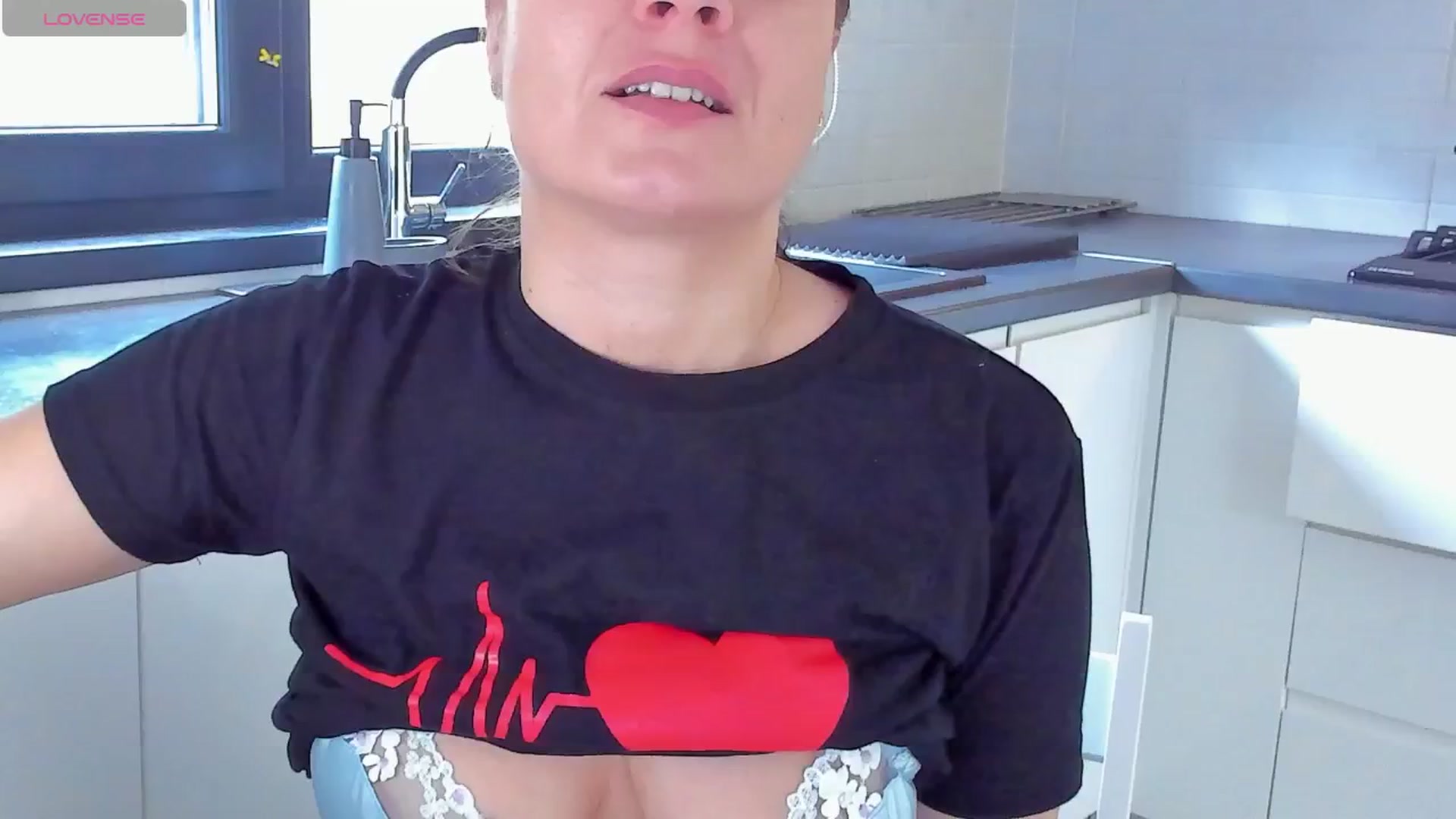 Gallery image thumbnail from SuaveGia's myfreecams stream on, 05/14/2025, 08:25 image 18 of 20