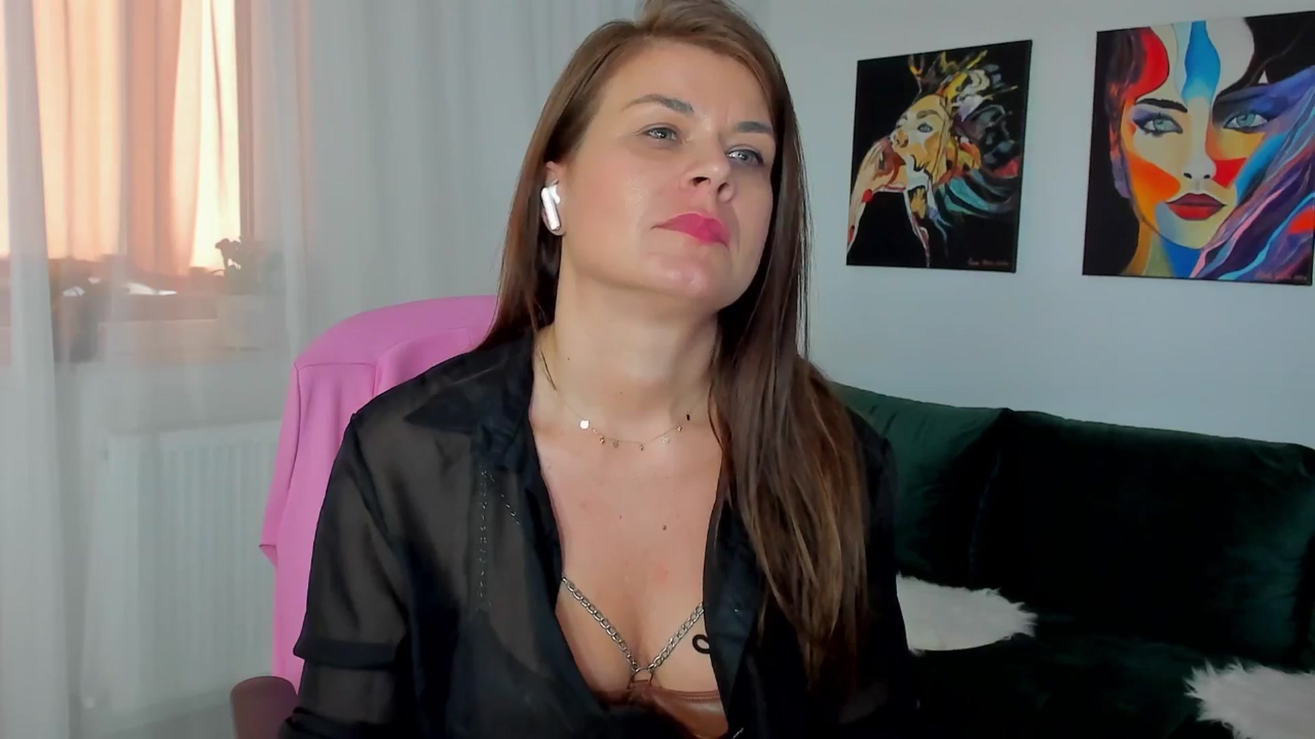 Gallery image thumbnail from SuaveGia's myfreecams stream on, 05/26/2025, 12:27 image 9 of 20