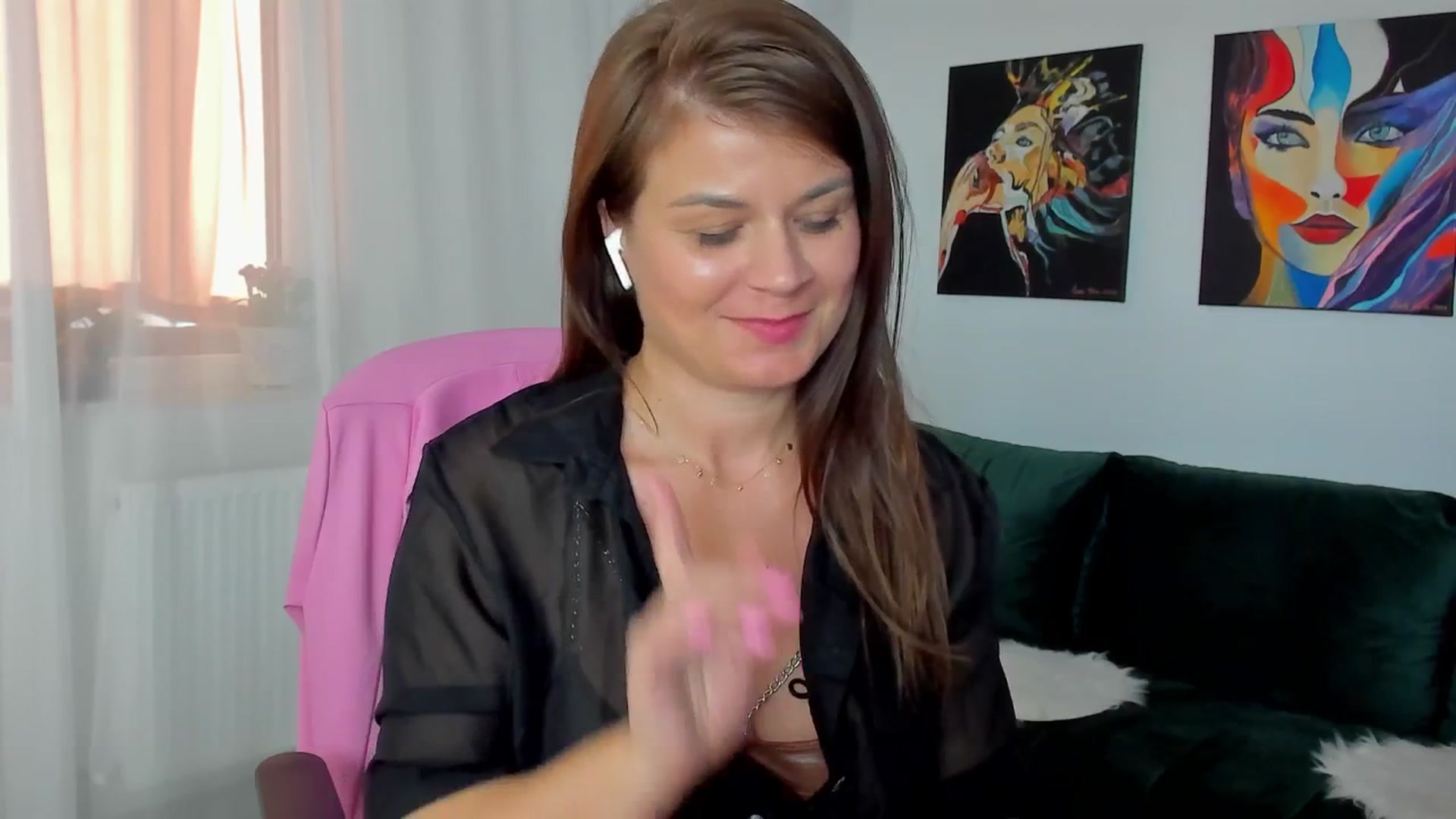 Gallery image thumbnail from SuaveGia's myfreecams stream on, 05/26/2025, 12:27 image 10 of 20