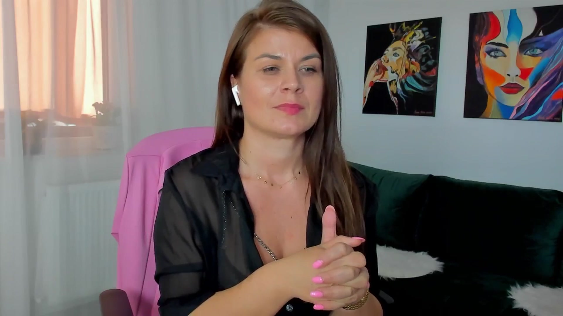 Gallery image thumbnail from SuaveGia's myfreecams stream on, 05/26/2025, 12:27 image 8 of 20