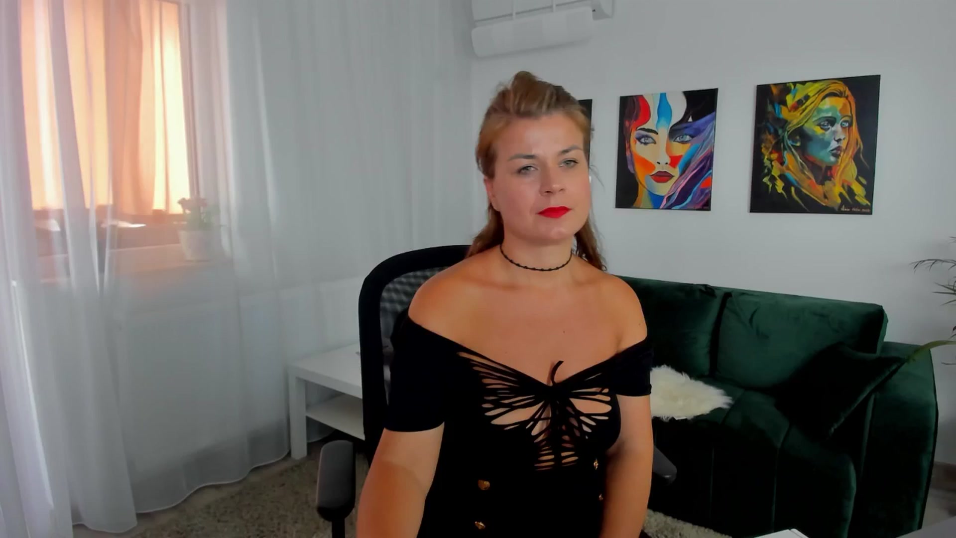 Gallery image thumbnail from SuaveGia's myfreecams stream on, 06/12/2025, 07:58 image 10 of 20