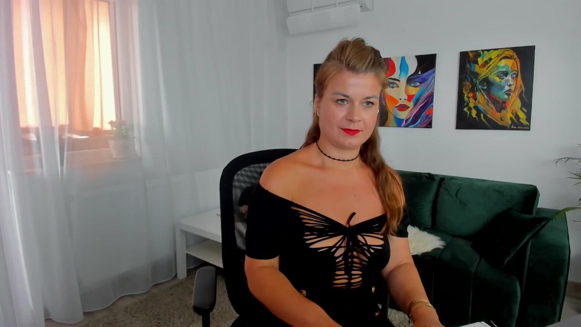 Gallery image thumbnail from SuaveGia's myfreecams stream on, 06/12/2025, 07:58 image 8 of 20