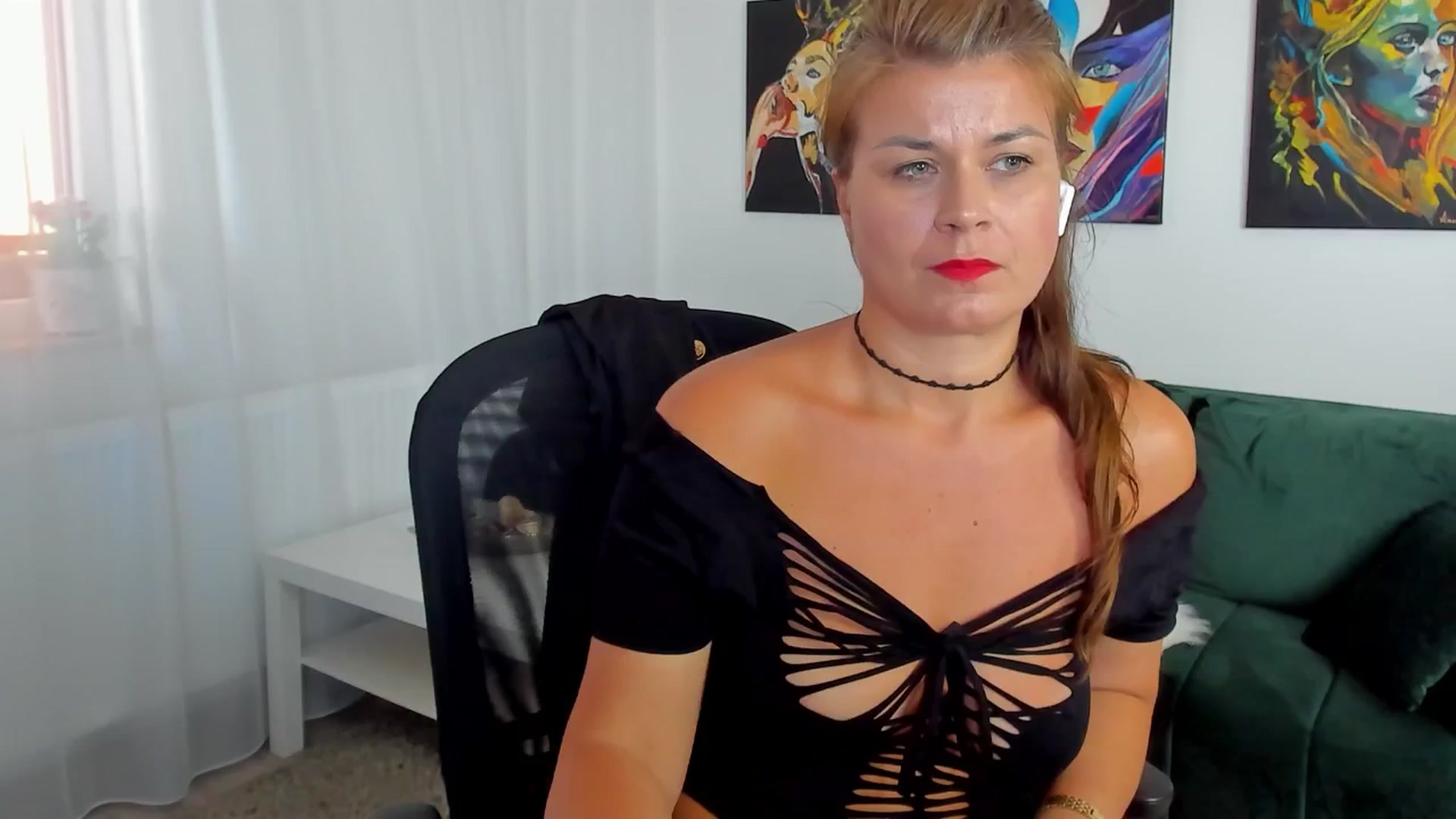 Gallery image thumbnail from SuaveGia's myfreecams stream on, 06/12/2025, 10:23 image 17 of 20
