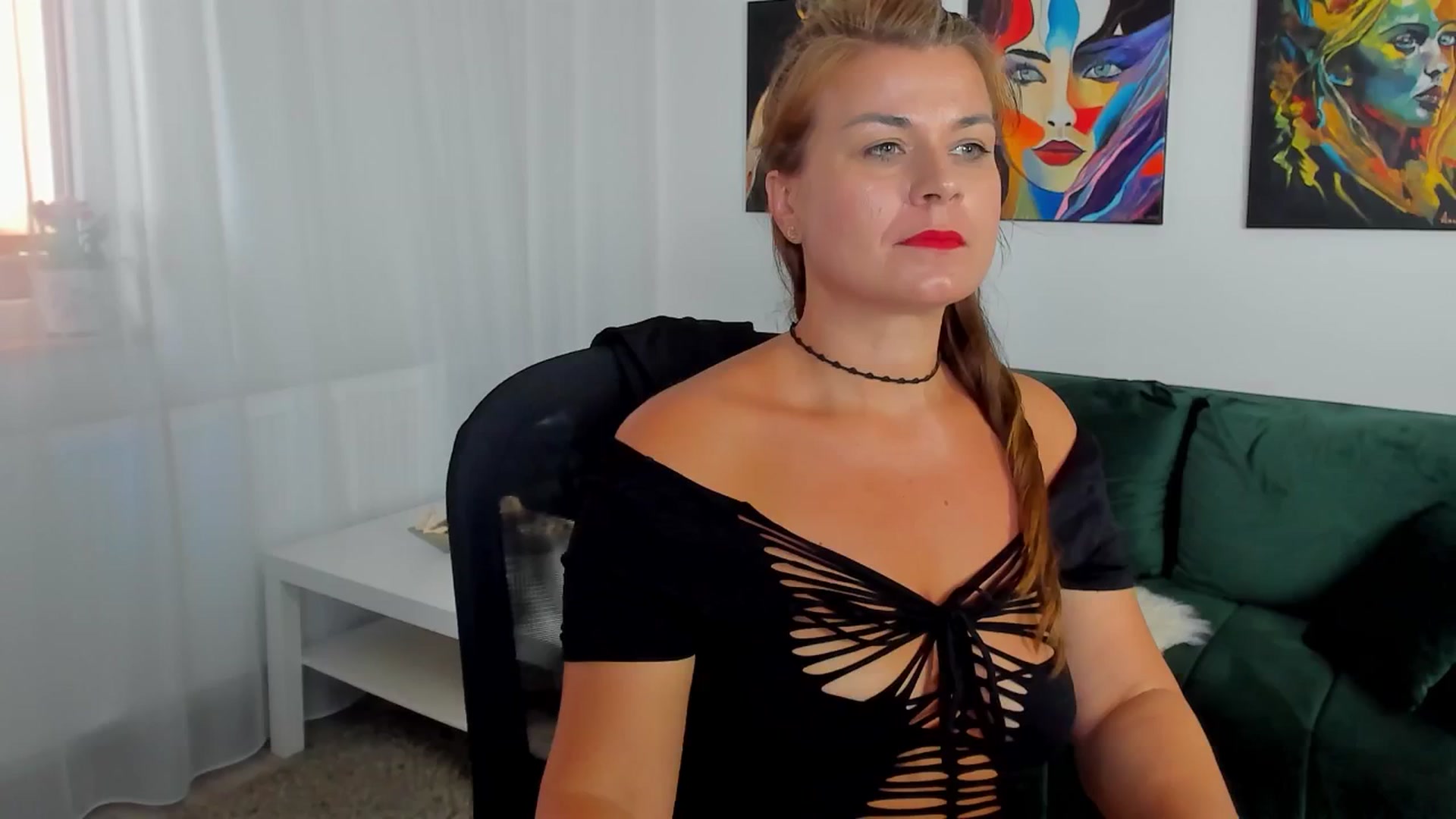 Gallery image thumbnail from SuaveGia's myfreecams stream on, 06/12/2025, 10:23 image 18 of 20