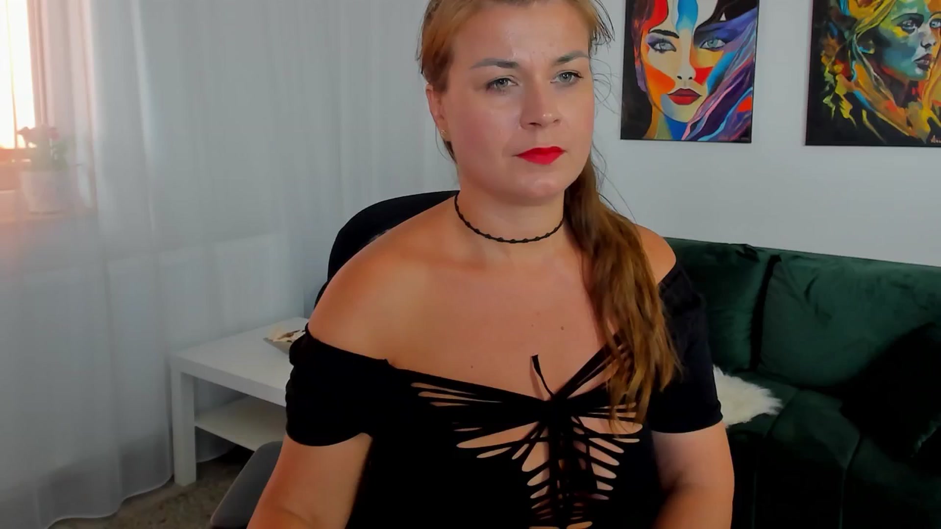 Gallery image thumbnail from SuaveGia's myfreecams stream on, 06/12/2025, 10:23 image 1 of 20