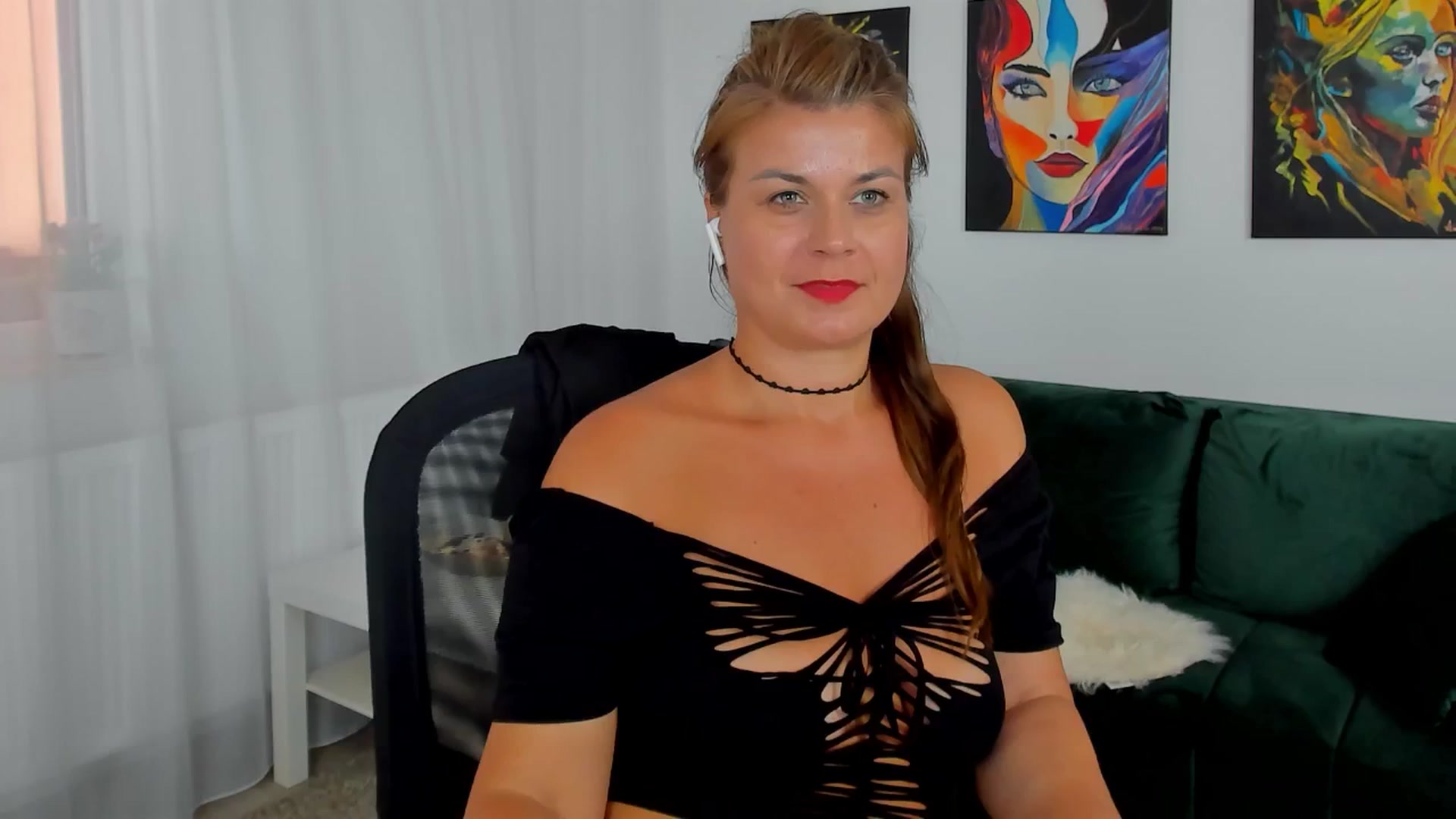 Gallery image thumbnail from SuaveGia's myfreecams stream on, 06/12/2025, 13:02 image 12 of 20