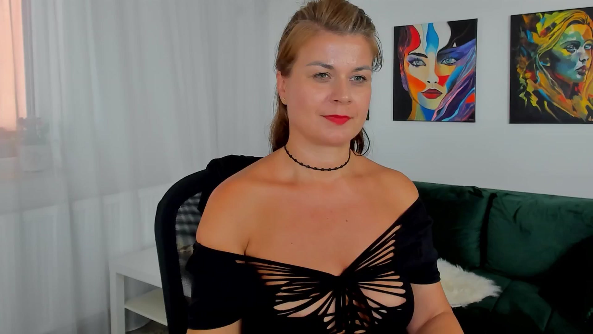 Gallery image thumbnail from SuaveGia's myfreecams stream on, 06/12/2025, 13:02 image 5 of 20