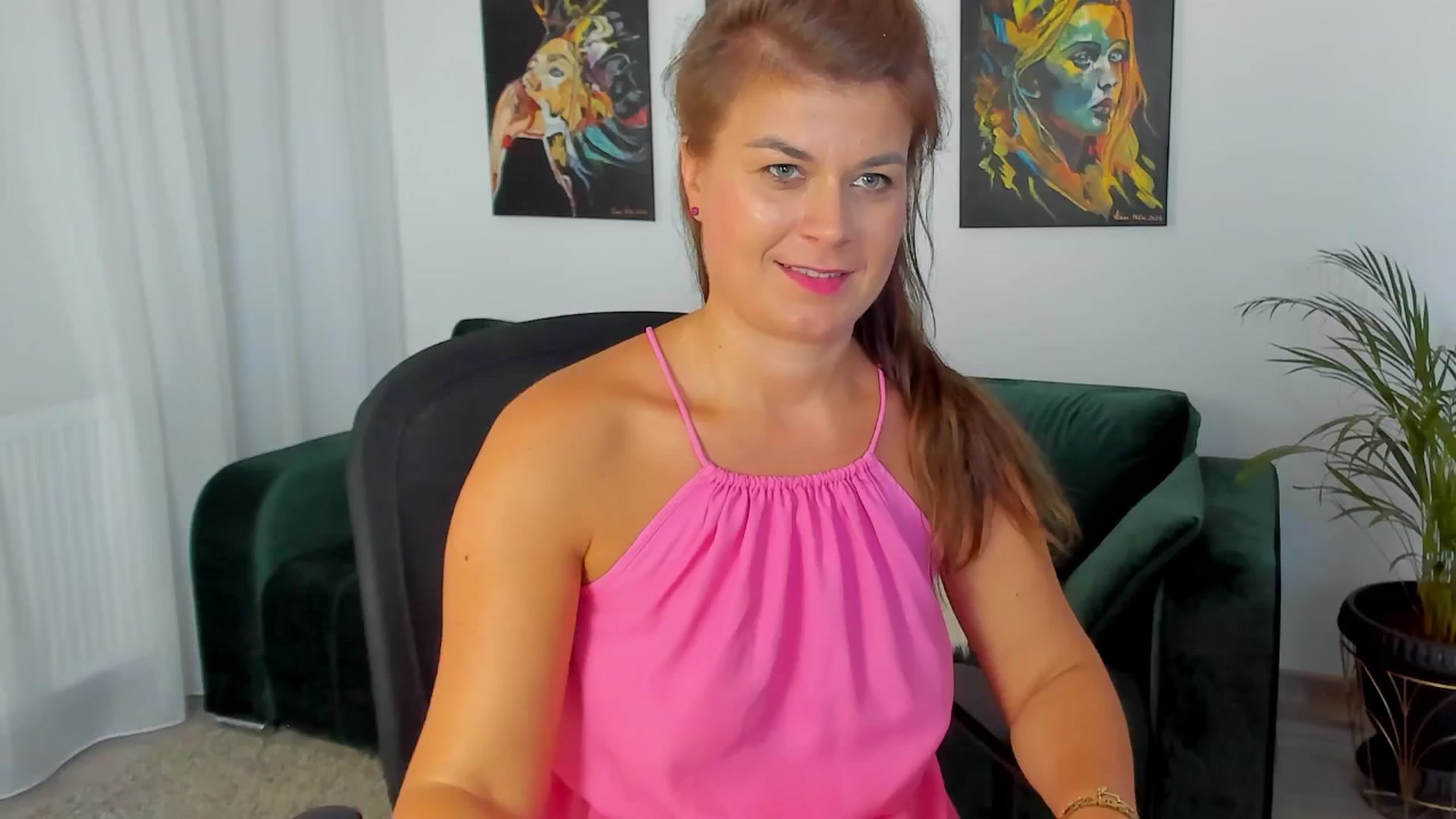 Gallery image thumbnail from SuaveGia's myfreecams stream on, 07/04/2025, 08:54 image 15 of 20