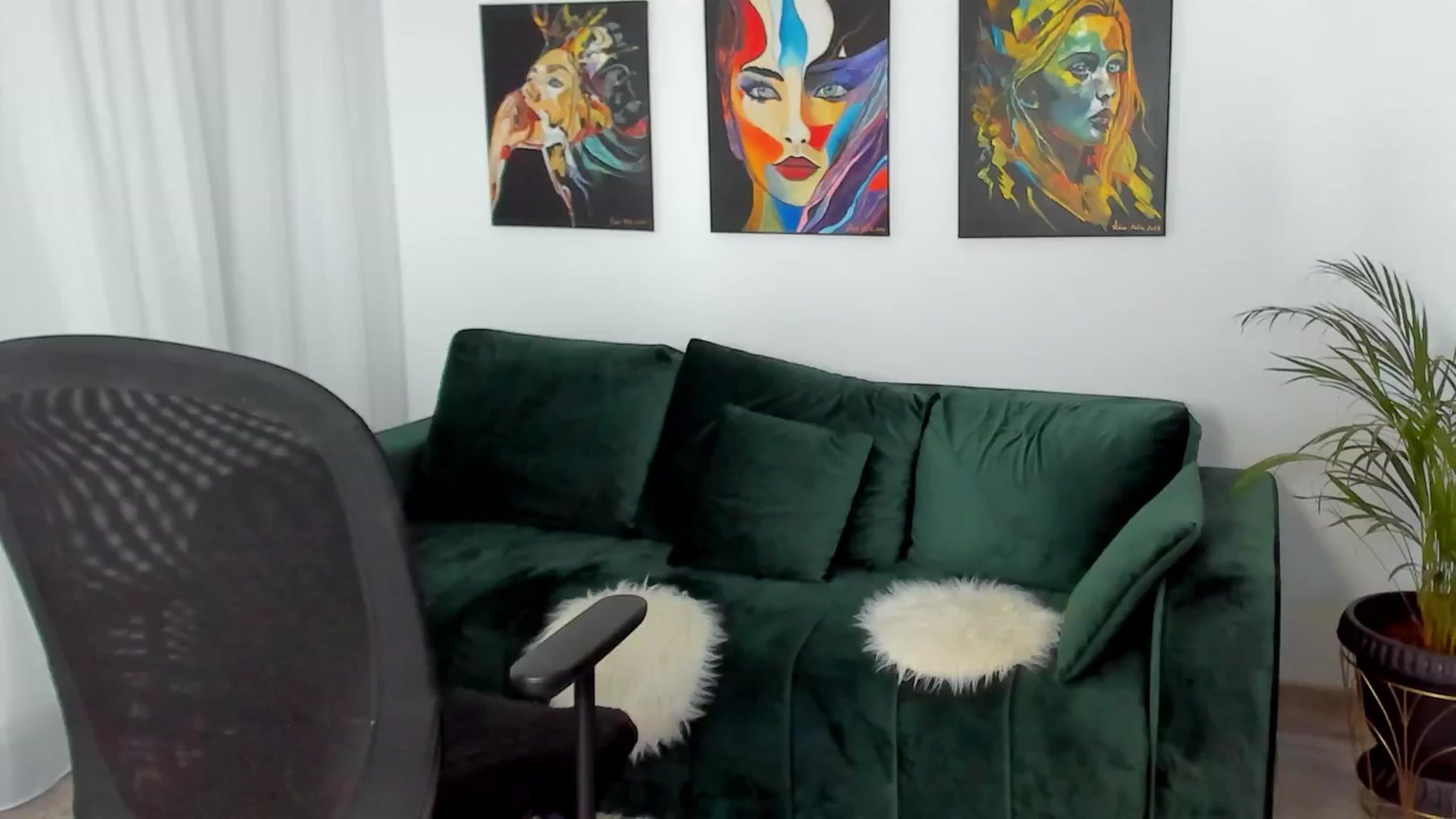 Gallery image thumbnail from SuaveGia's myfreecams stream on, 07/04/2025, 12:50 image 7 of 20
