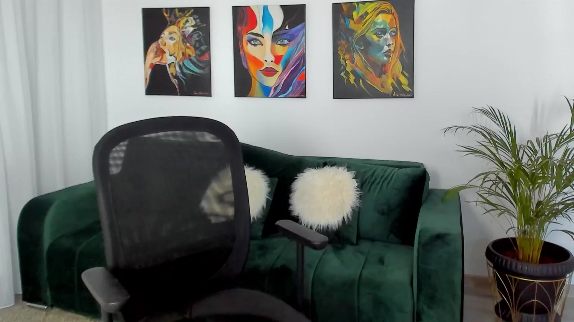 Gallery image thumbnail from SuaveGia's myfreecams stream on, 07/08/2025, 12:40 image 13 of 20