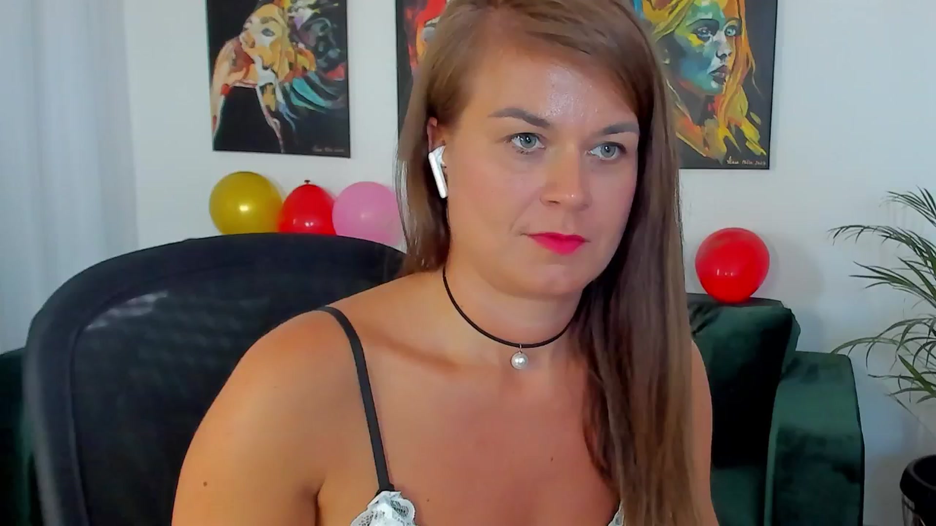 Gallery image thumbnail from SuaveGia's myfreecams stream on, 07/14/2025, 13:05 image 17 of 20