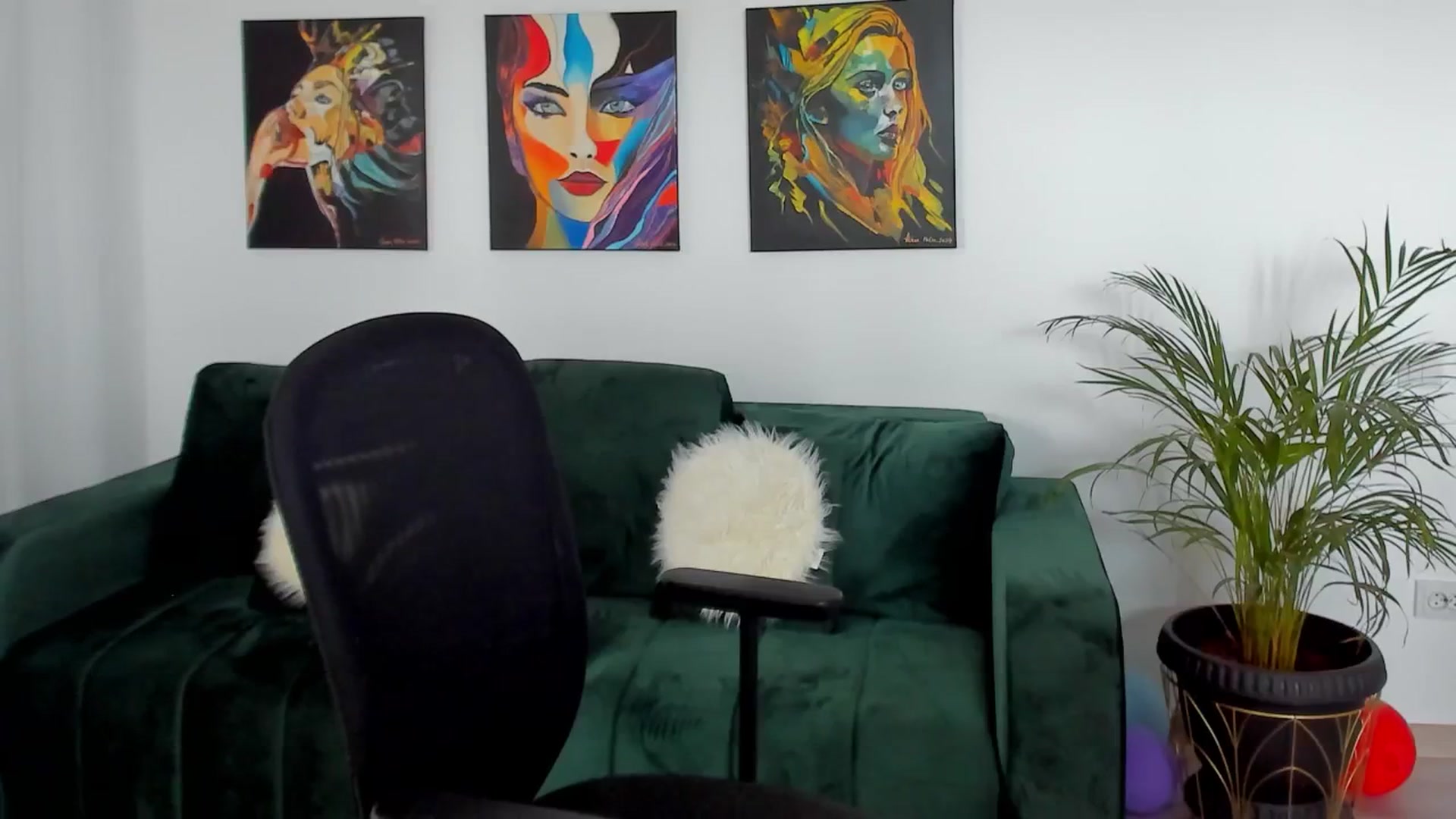 Gallery image thumbnail from SuaveGia's myfreecams stream on, 07/28/2025, 09:43 image 11 of 20