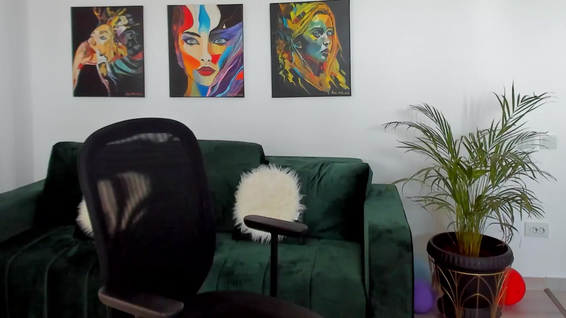 Gallery image thumbnail from SuaveGia's myfreecams stream on, 07/28/2025, 10:29 image 18 of 20