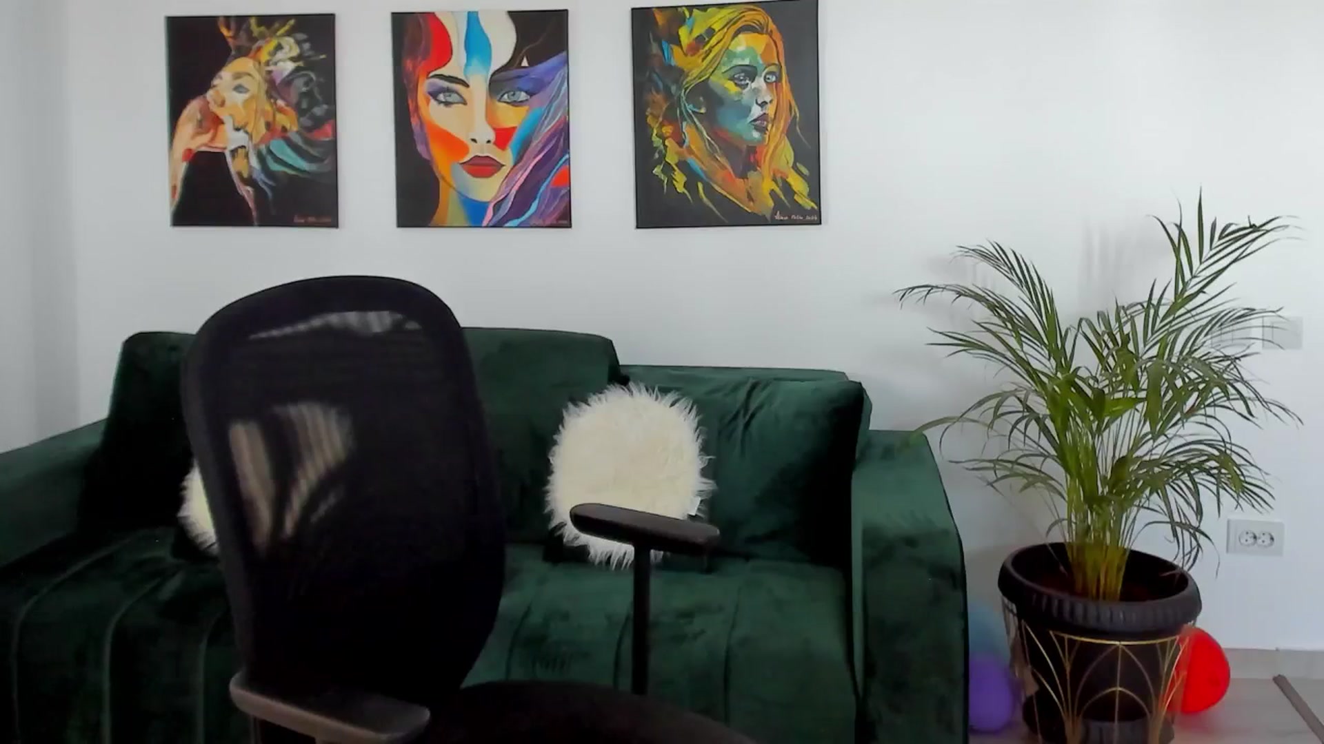 Gallery image thumbnail from SuaveGia's myfreecams stream on, 07/28/2025, 10:29 image 16 of 20