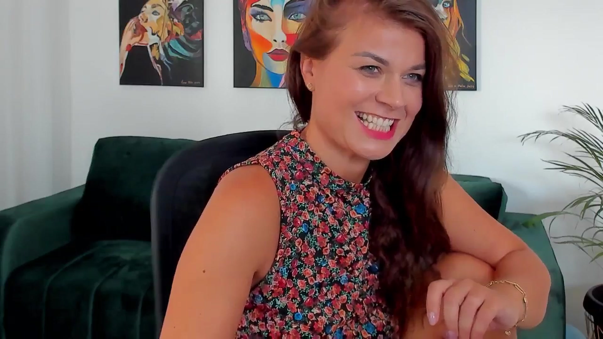 Gallery image thumbnail from SuaveGia's myfreecams stream on, 08/08/2025, 05:03 image 16 of 20