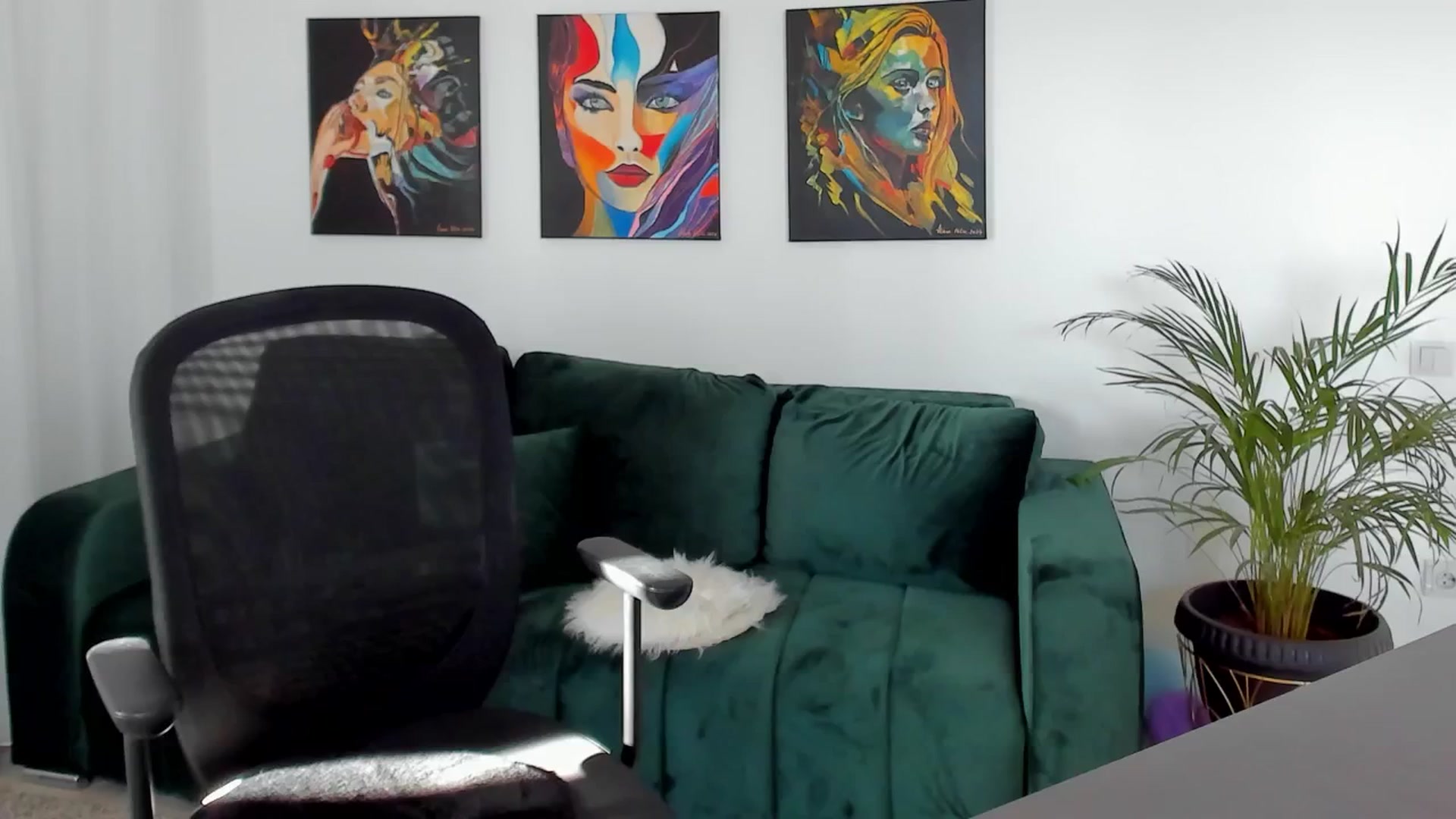 Gallery image thumbnail from SuaveGia's myfreecams stream on, 08/11/2025, 05:19 image 12 of 20