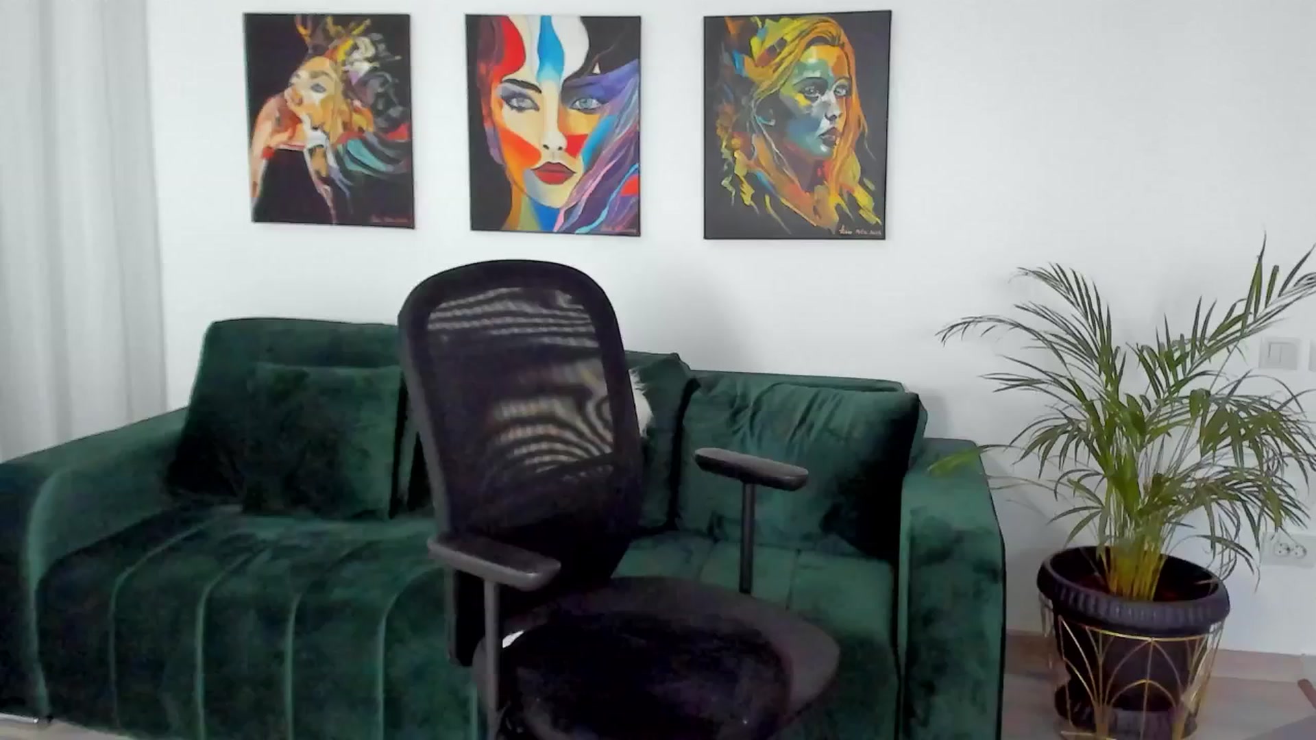 Gallery image thumbnail from SuaveGia's myfreecams stream on, 08/18/2025, 07:31 image 15 of 20