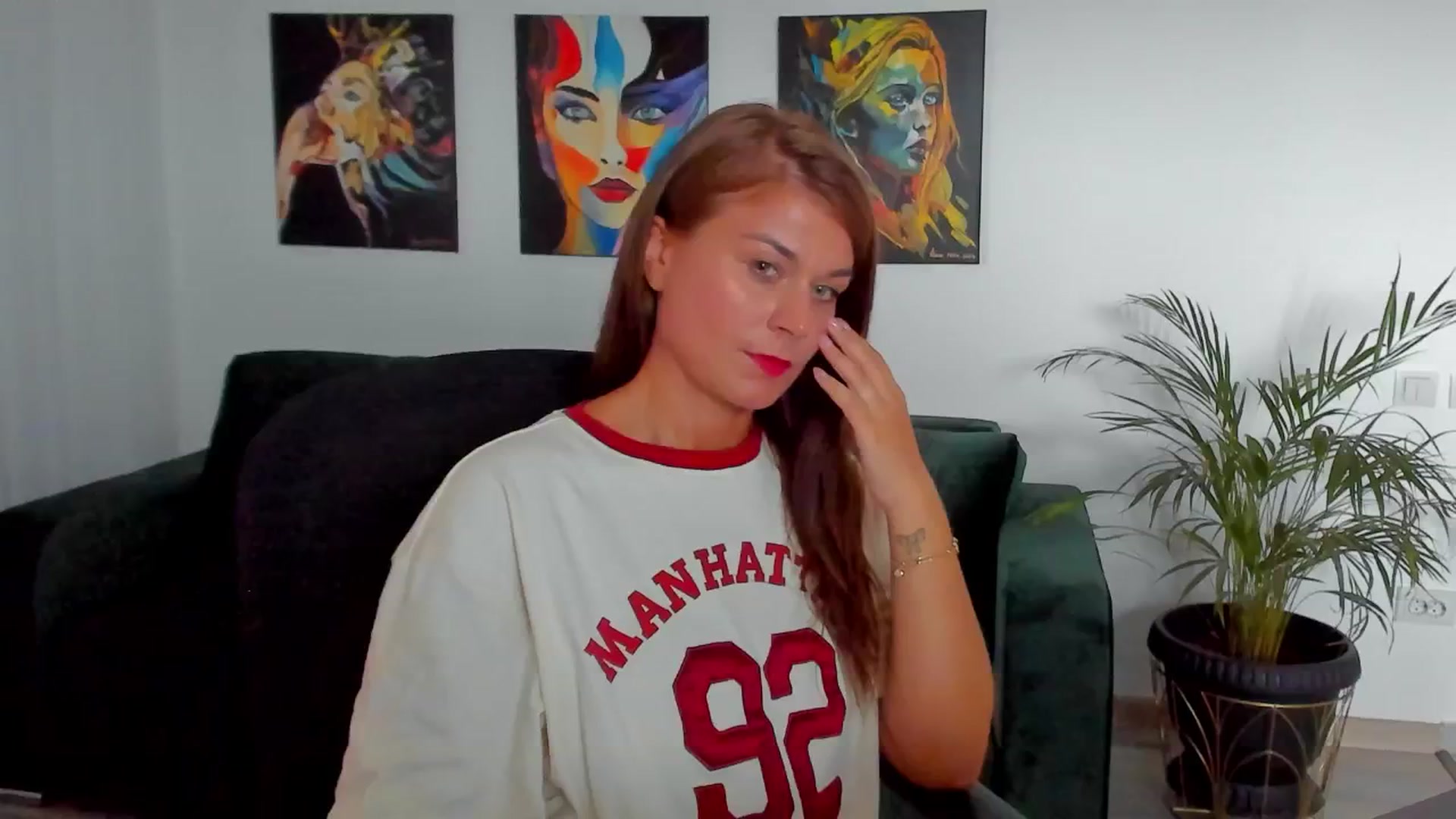 Gallery image thumbnail from SuaveGia's myfreecams stream on, 08/18/2025, 08:47 image 11 of 20