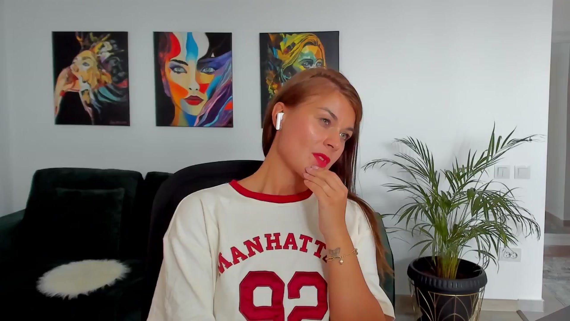 Gallery image thumbnail from SuaveGia's myfreecams stream on, 08/18/2025, 11:08 image 10 of 20