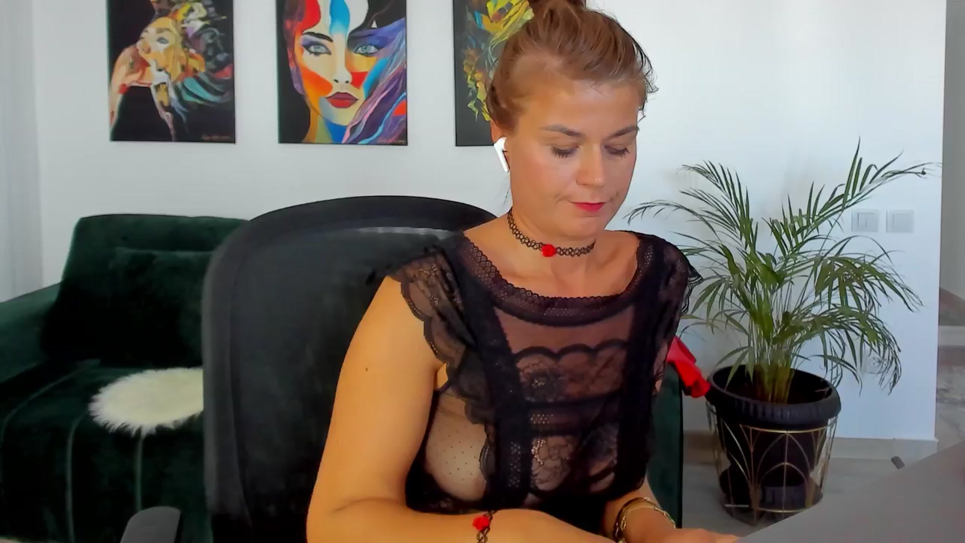 Gallery image thumbnail from SuaveGia's myfreecams stream on, 08/21/2025, 13:06 image 4 of 20