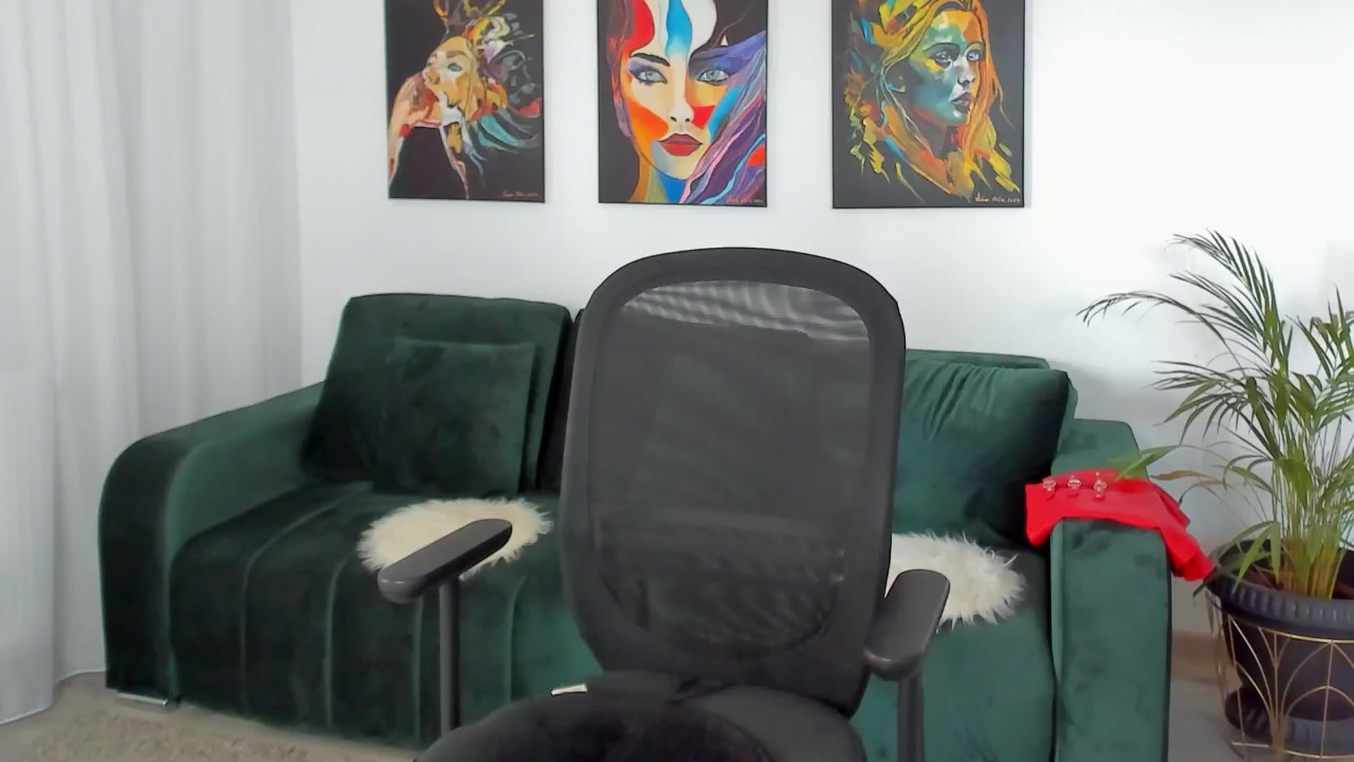 Gallery image thumbnail from SuaveGia's myfreecams stream on, 08/22/2025, 06:05 image 14 of 20
