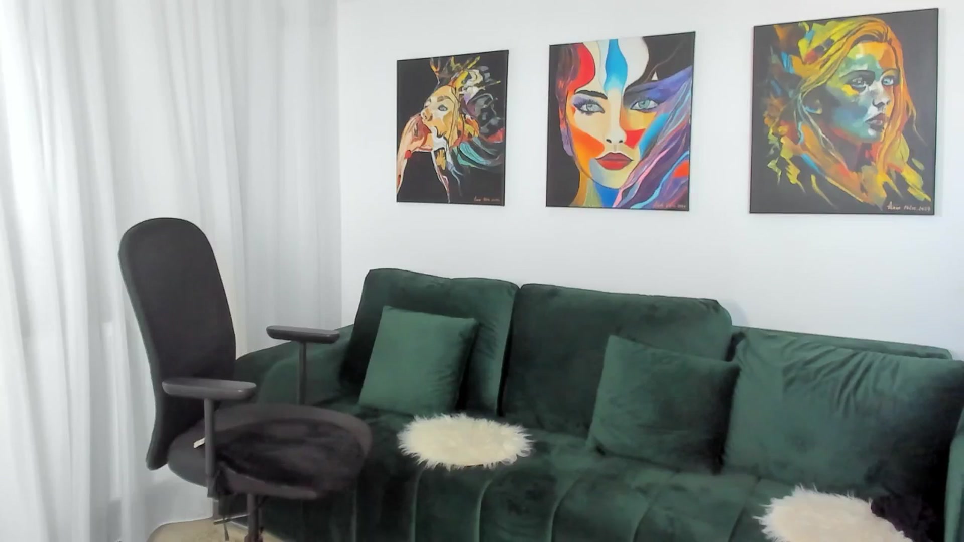 Gallery image thumbnail from SuaveGia's myfreecams stream on, 09/05/2025, 12:39 image 14 of 20