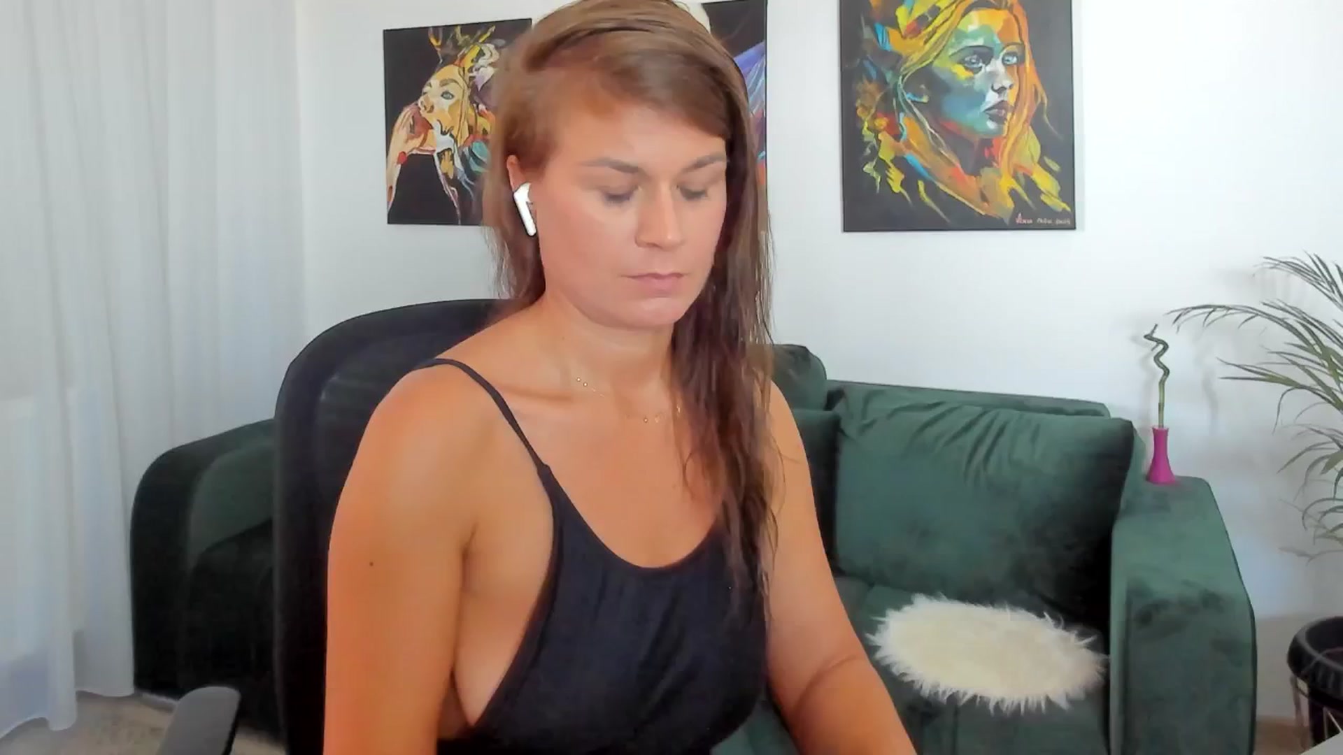 Gallery image thumbnail from SuaveGia's myfreecams stream on, 09/09/2025, 11:35 image 10 of 20
