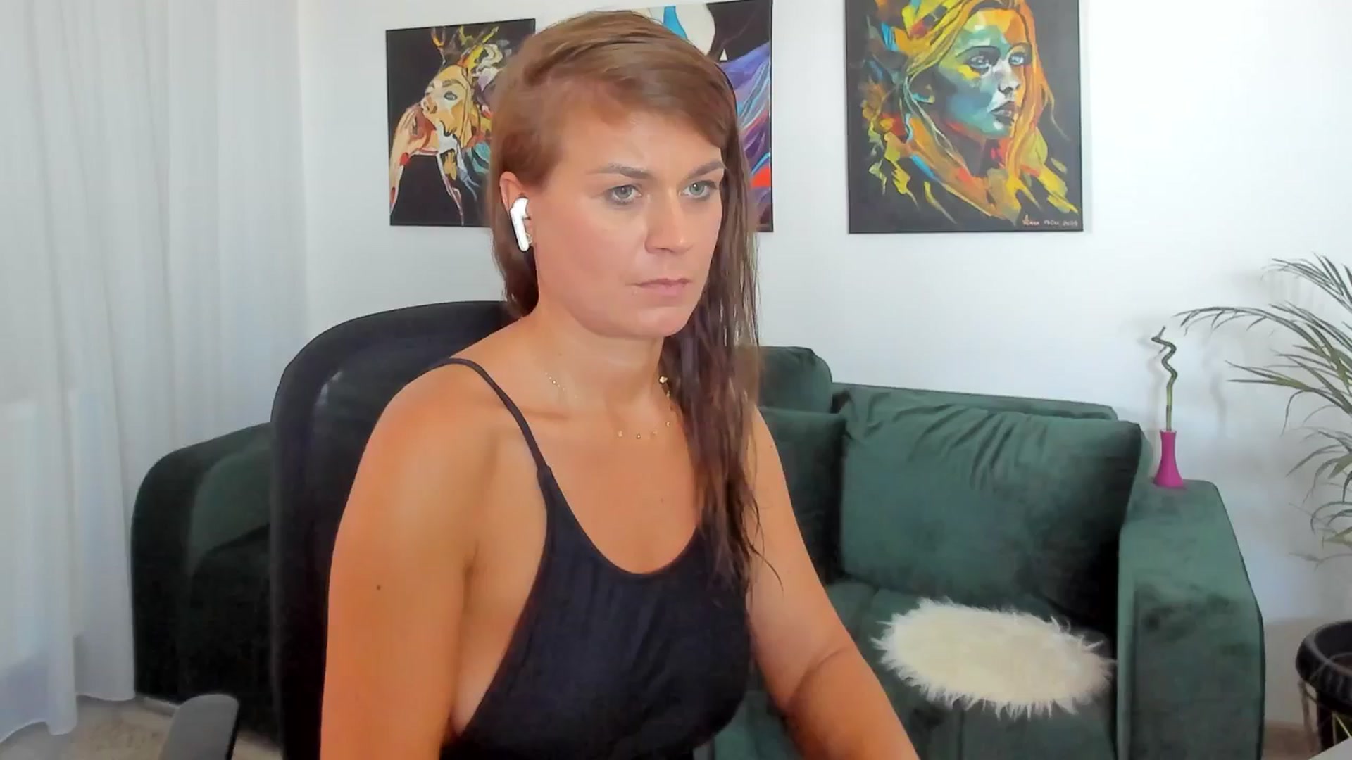Gallery image thumbnail from SuaveGia's myfreecams stream on, 09/09/2025, 11:35 image 11 of 20