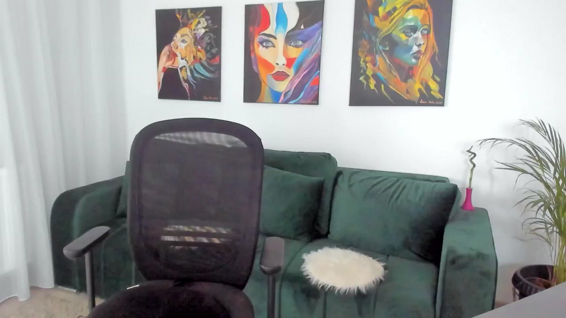 Gallery image thumbnail from SuaveGia's myfreecams stream on, 09/10/2025, 07:27 image 1 of 20