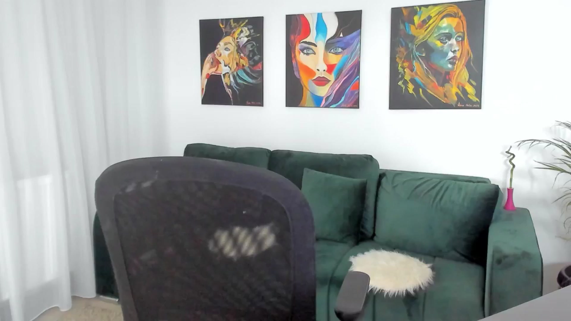 Gallery image thumbnail from SuaveGia's myfreecams stream on, 09/12/2025, 10:40 image 4 of 20