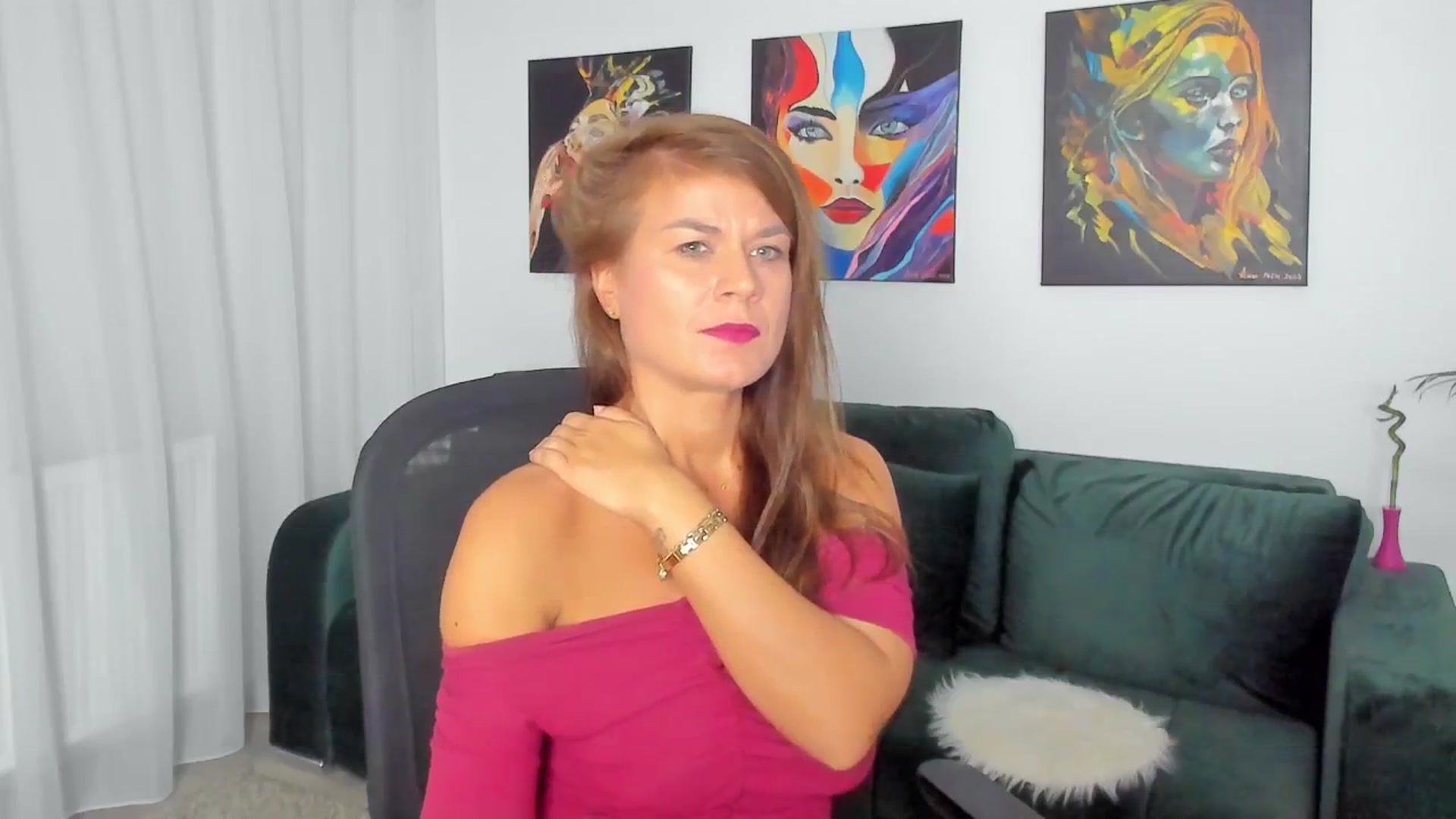 Gallery image thumbnail from SuaveGia's myfreecams stream on, 09/17/2025, 09:29 image 4 of 20