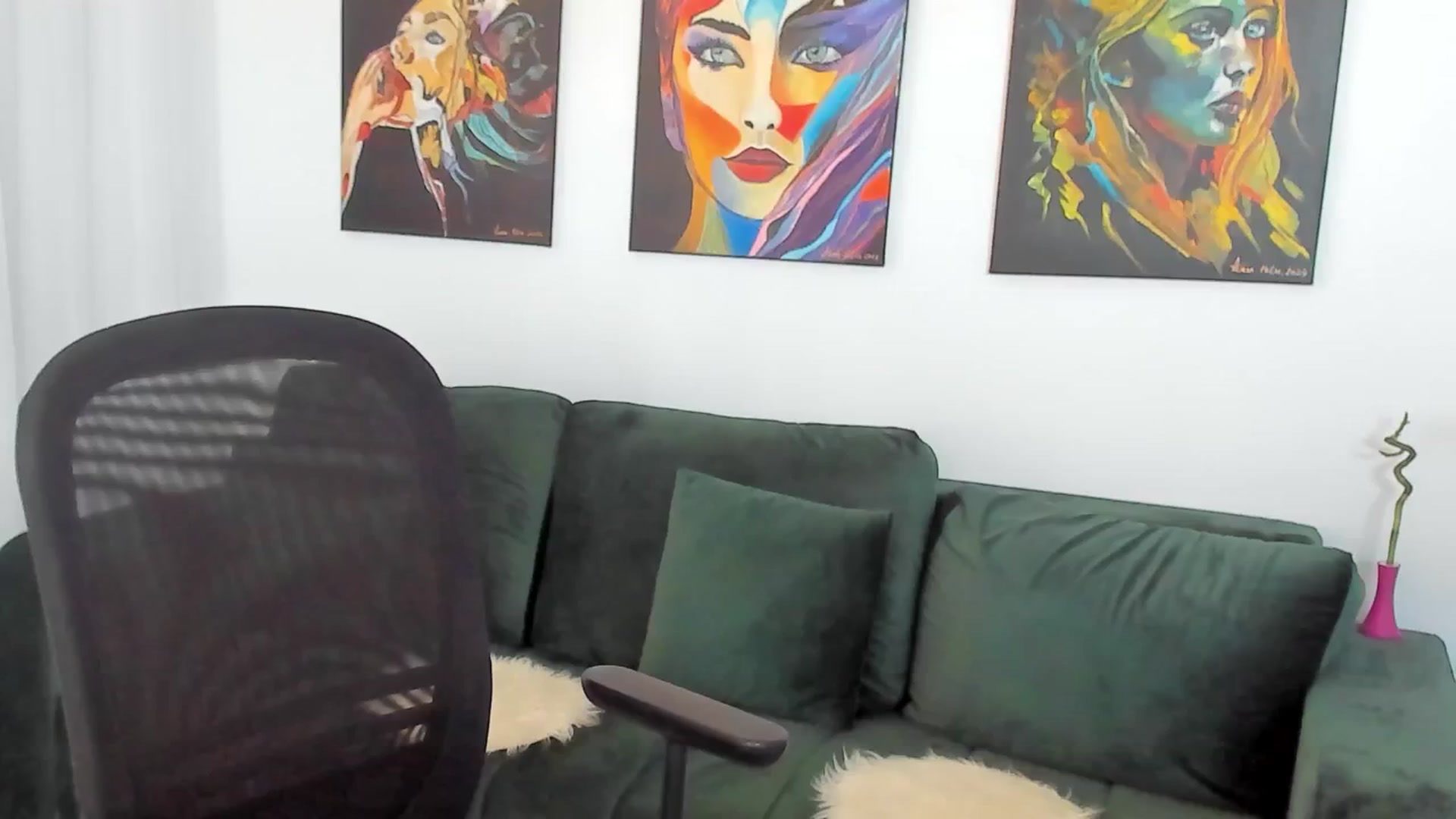 Gallery image thumbnail from SuaveGia's myfreecams stream on, 09/22/2025, 10:10 image 7 of 20