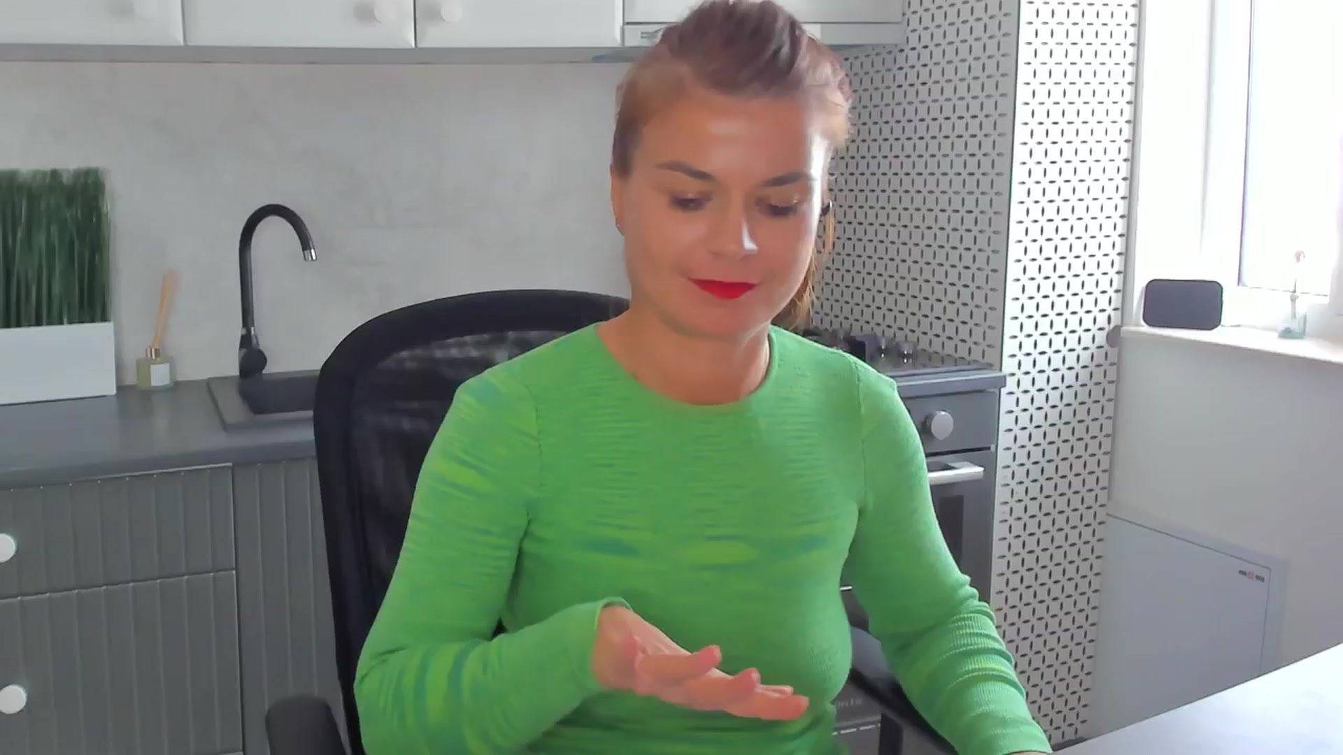 Gallery image thumbnail from SuaveGia's myfreecams stream on, 10/01/2025, 12:27 image 8 of 20
