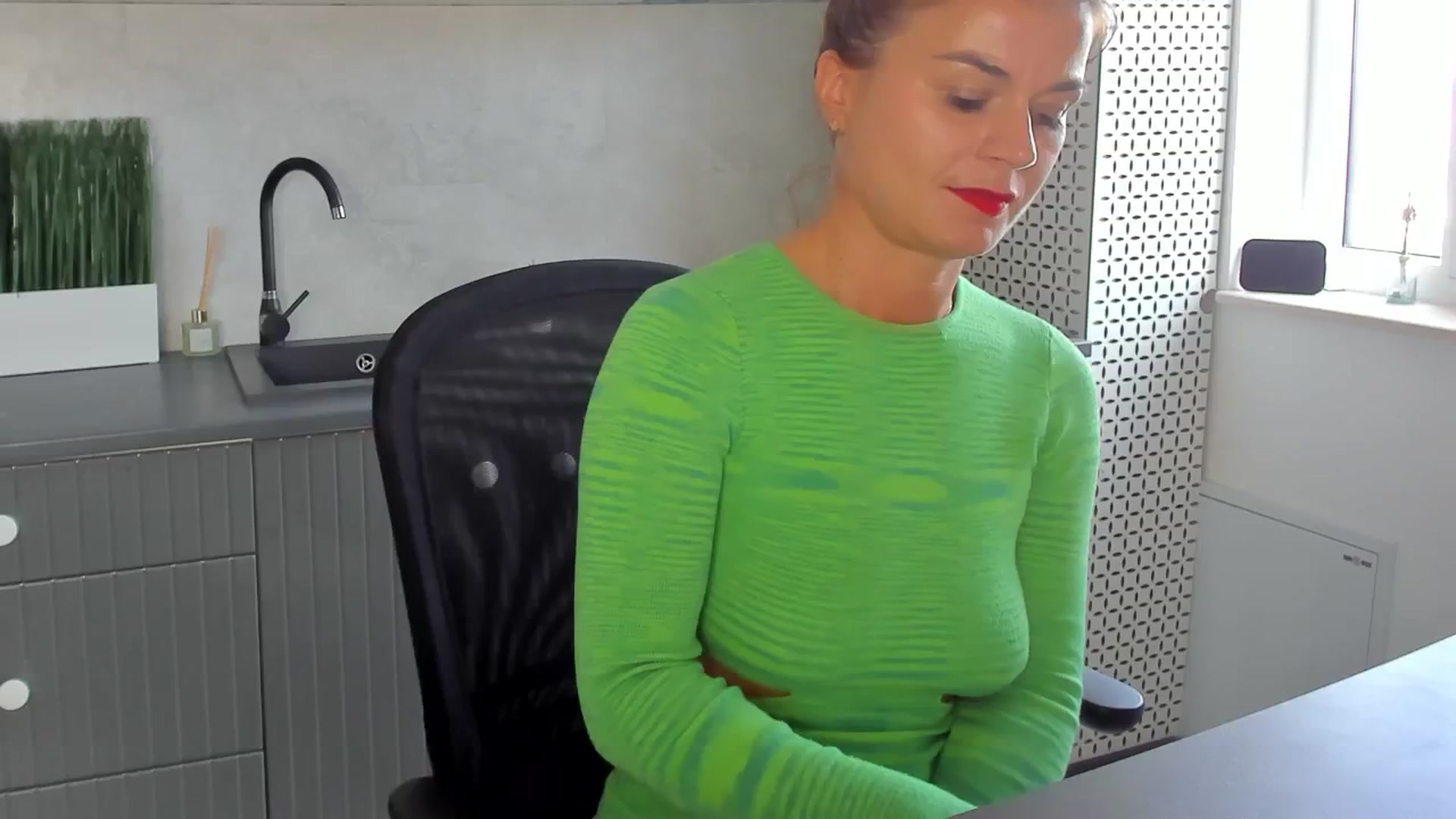 Gallery image thumbnail from SuaveGia's myfreecams stream on, 10/01/2025, 13:30 image 13 of 20