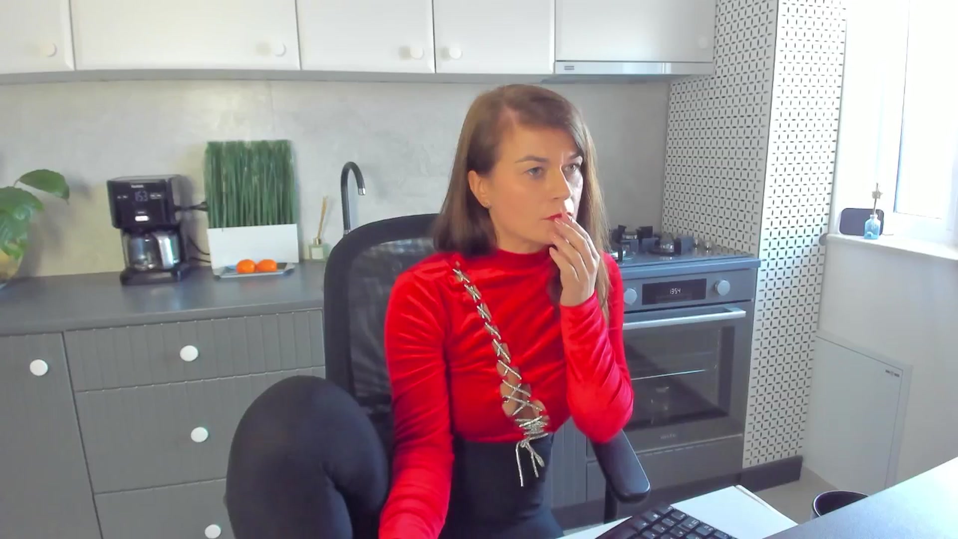 Gallery image thumbnail from SuaveGia's myfreecams stream on, 10/13/2025, 12:11 image 13 of 20