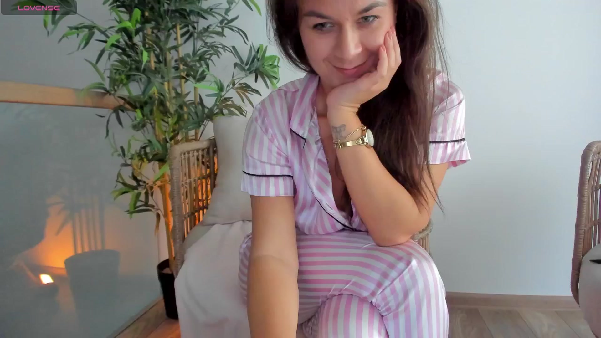 Gallery image thumbnail from SuaveGia's myfreecams stream on, 10/16/2025, 13:23 image 15 of 20