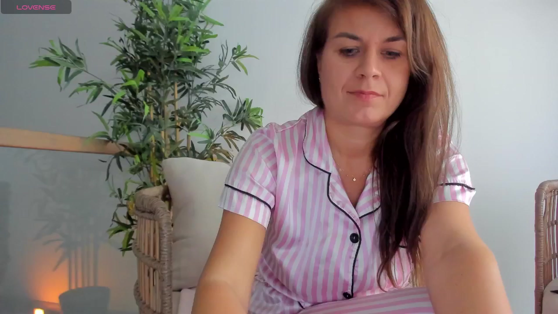 Gallery image thumbnail from SuaveGia's myfreecams stream on, 10/16/2025, 13:23 image 3 of 20