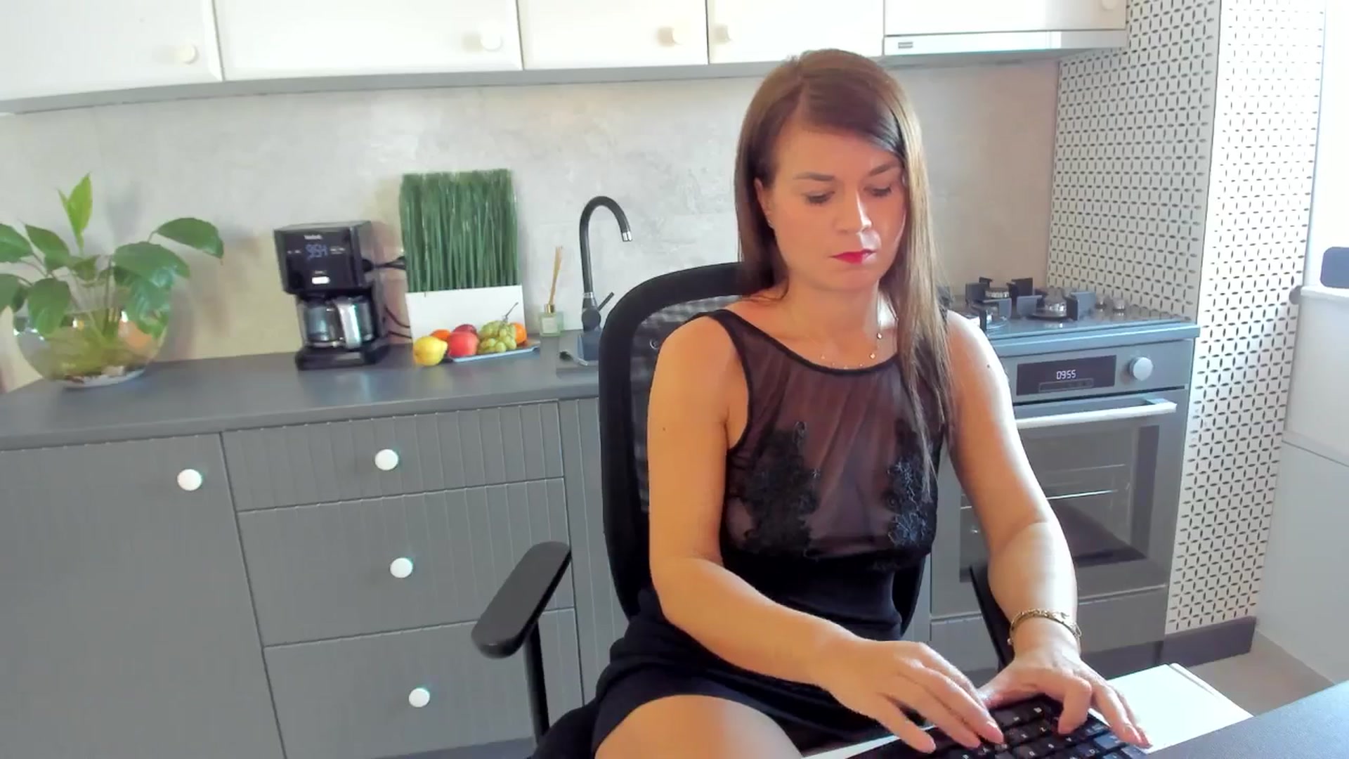 Gallery image thumbnail from SuaveGia's myfreecams stream on, 10/17/2025, 07:32 image 10 of 20