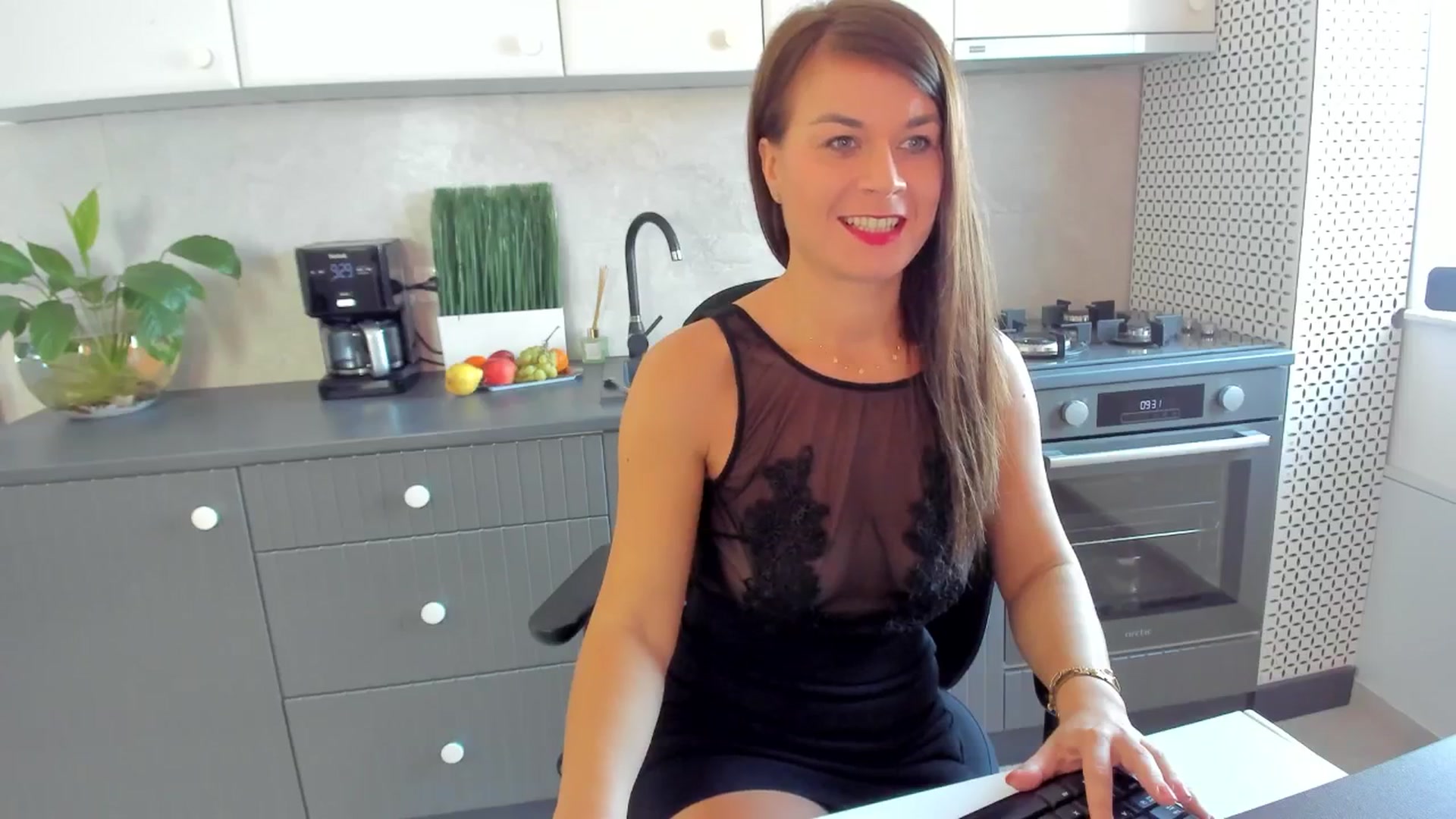Gallery image thumbnail from SuaveGia's myfreecams stream on, 10/17/2025, 07:32 image 2 of 20