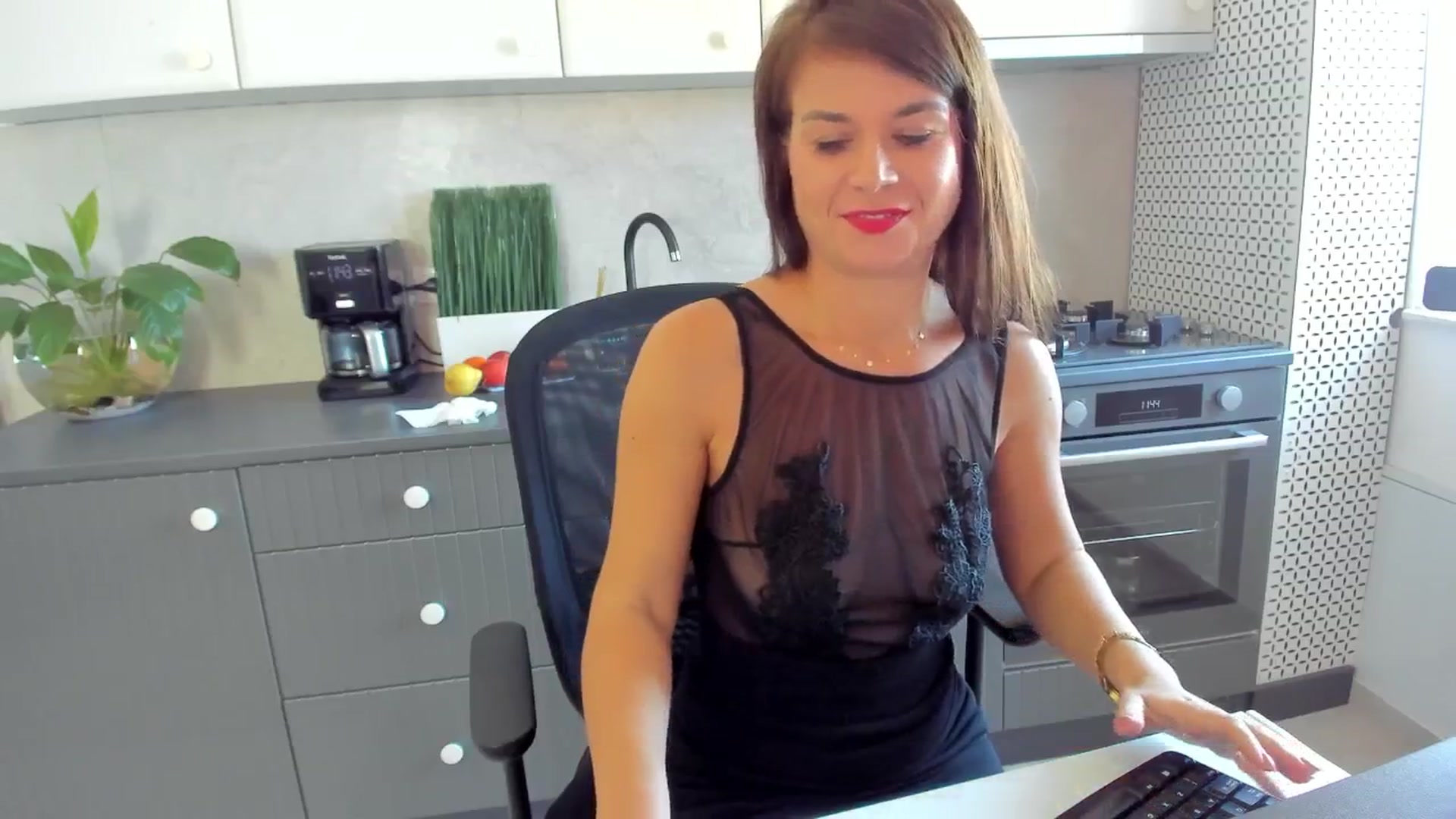Gallery image thumbnail from SuaveGia's myfreecams stream on, 10/17/2025, 09:09 image 5 of 20