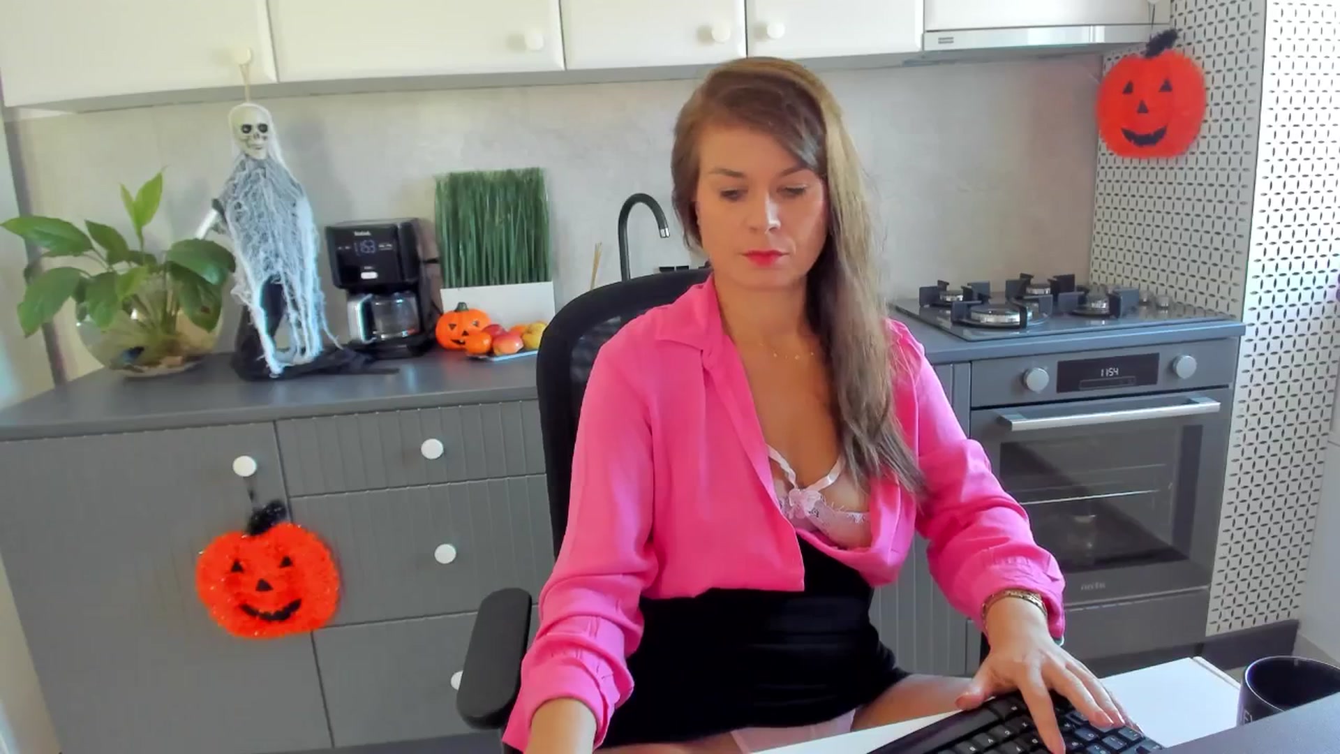 Gallery image thumbnail from SuaveGia's myfreecams stream on, 10/20/2025, 10:32 image 11 of 20