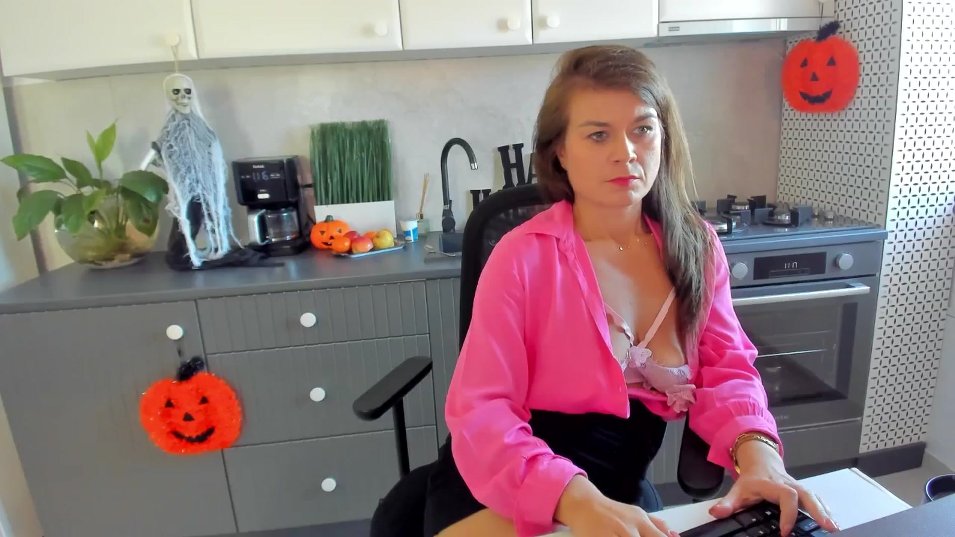 Gallery image thumbnail from SuaveGia's myfreecams stream on, 10/20/2025, 10:32 image 7 of 20