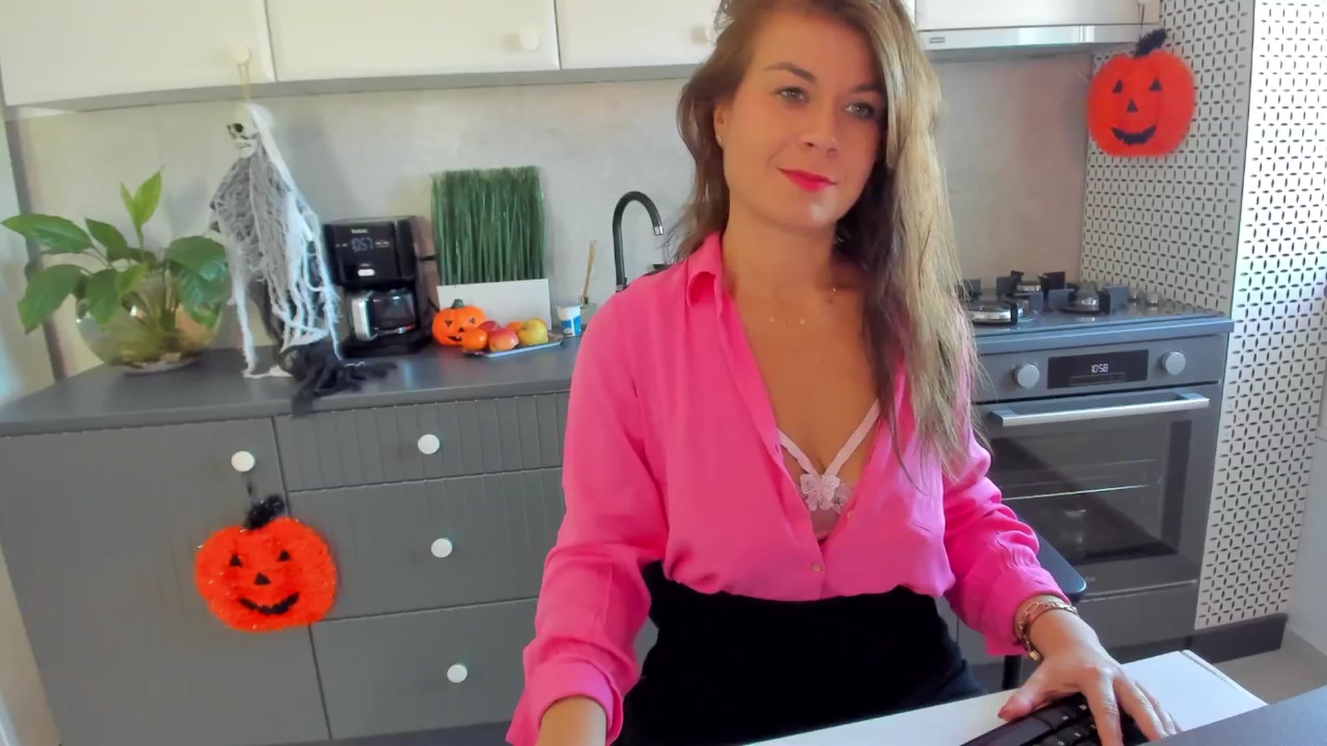 Gallery image thumbnail from SuaveGia's myfreecams stream on, 10/20/2025, 10:32 image 5 of 20
