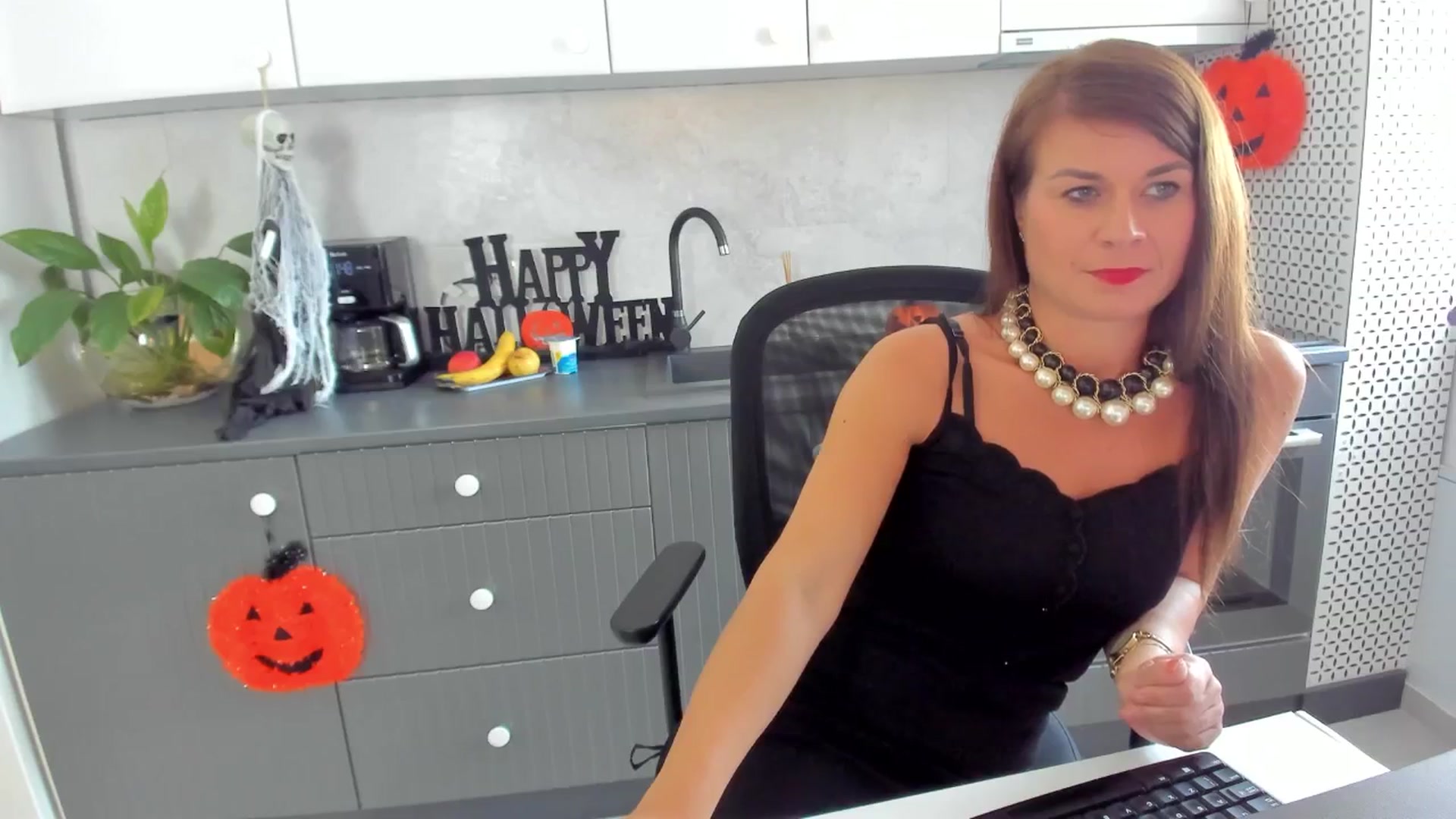 Gallery image thumbnail from SuaveGia's myfreecams stream on, 10/21/2025, 09:30 image 5 of 20