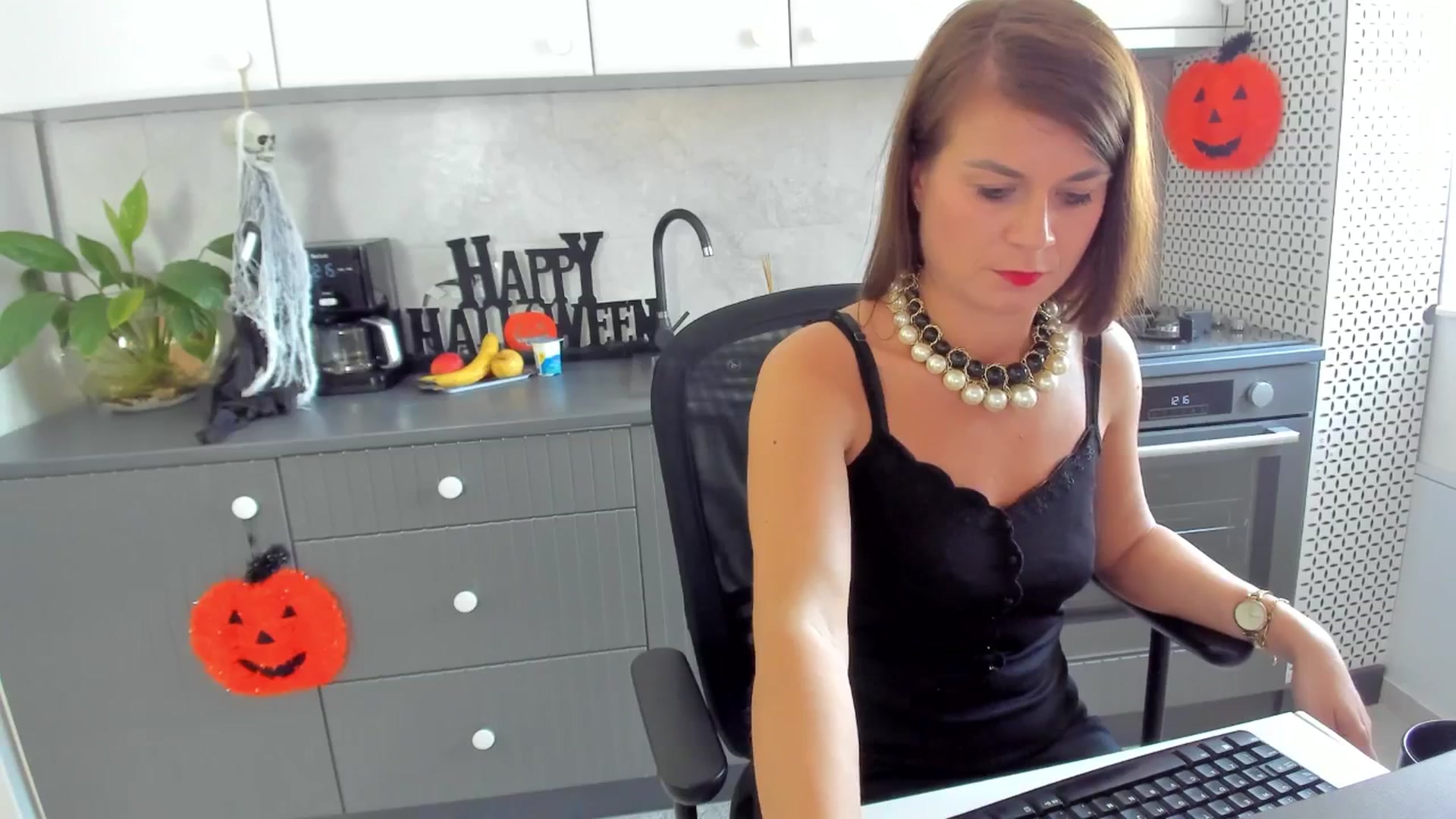 Gallery image thumbnail from SuaveGia's myfreecams stream on, 10/21/2025, 09:30 image 16 of 20