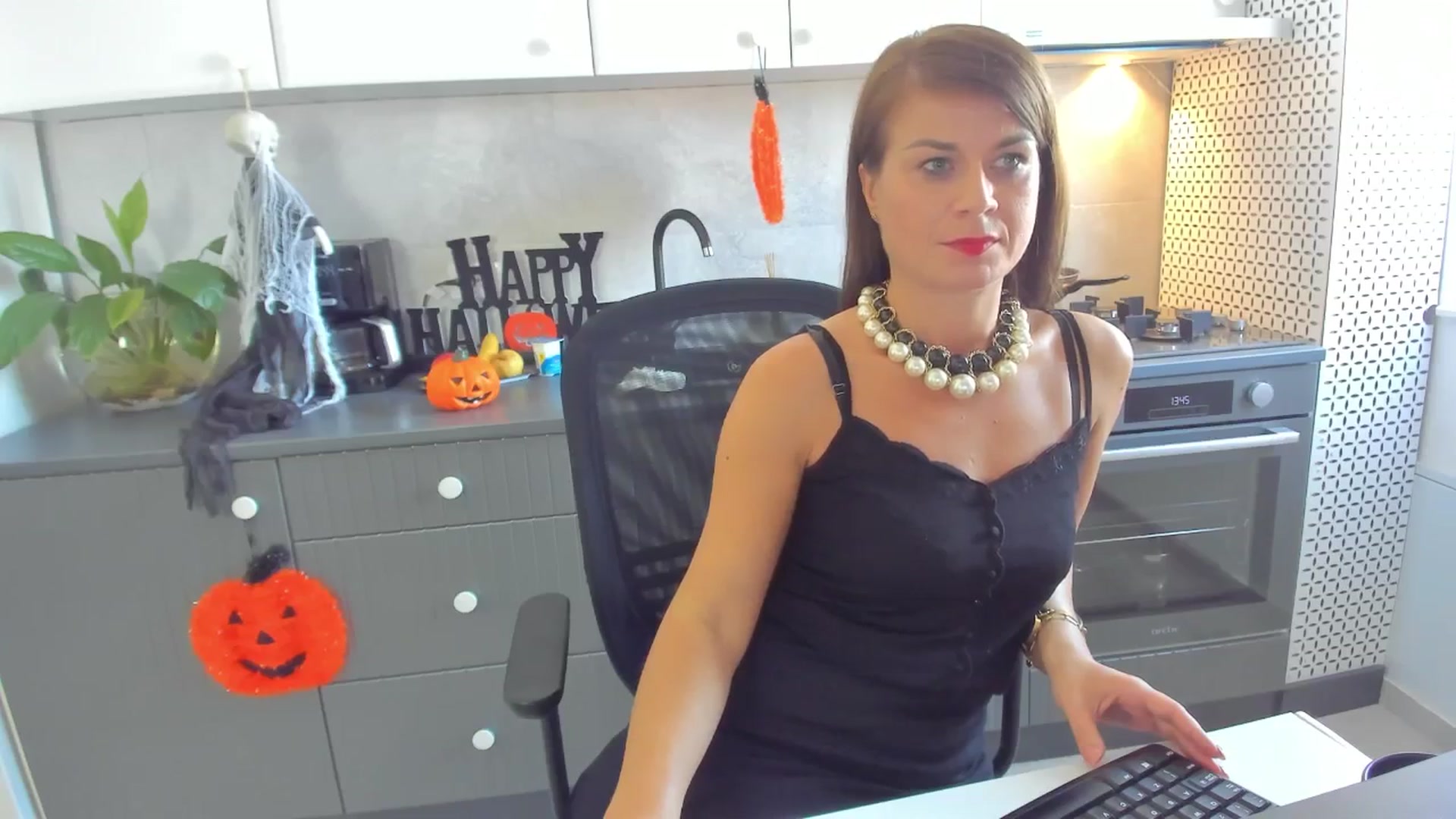 Gallery image thumbnail from SuaveGia's myfreecams stream on, 10/21/2025, 10:50 image 18 of 20